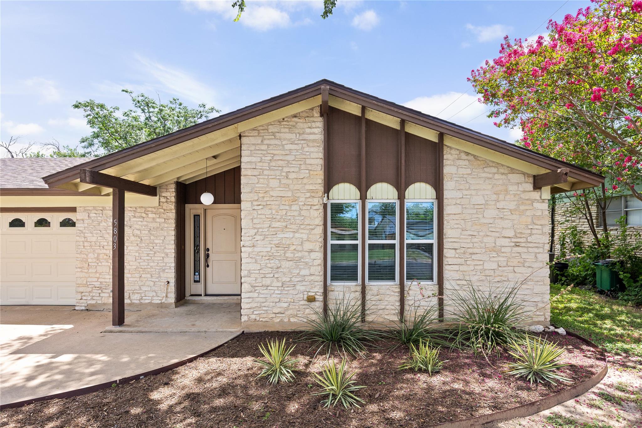 5803  Eureka Dr, photo 5