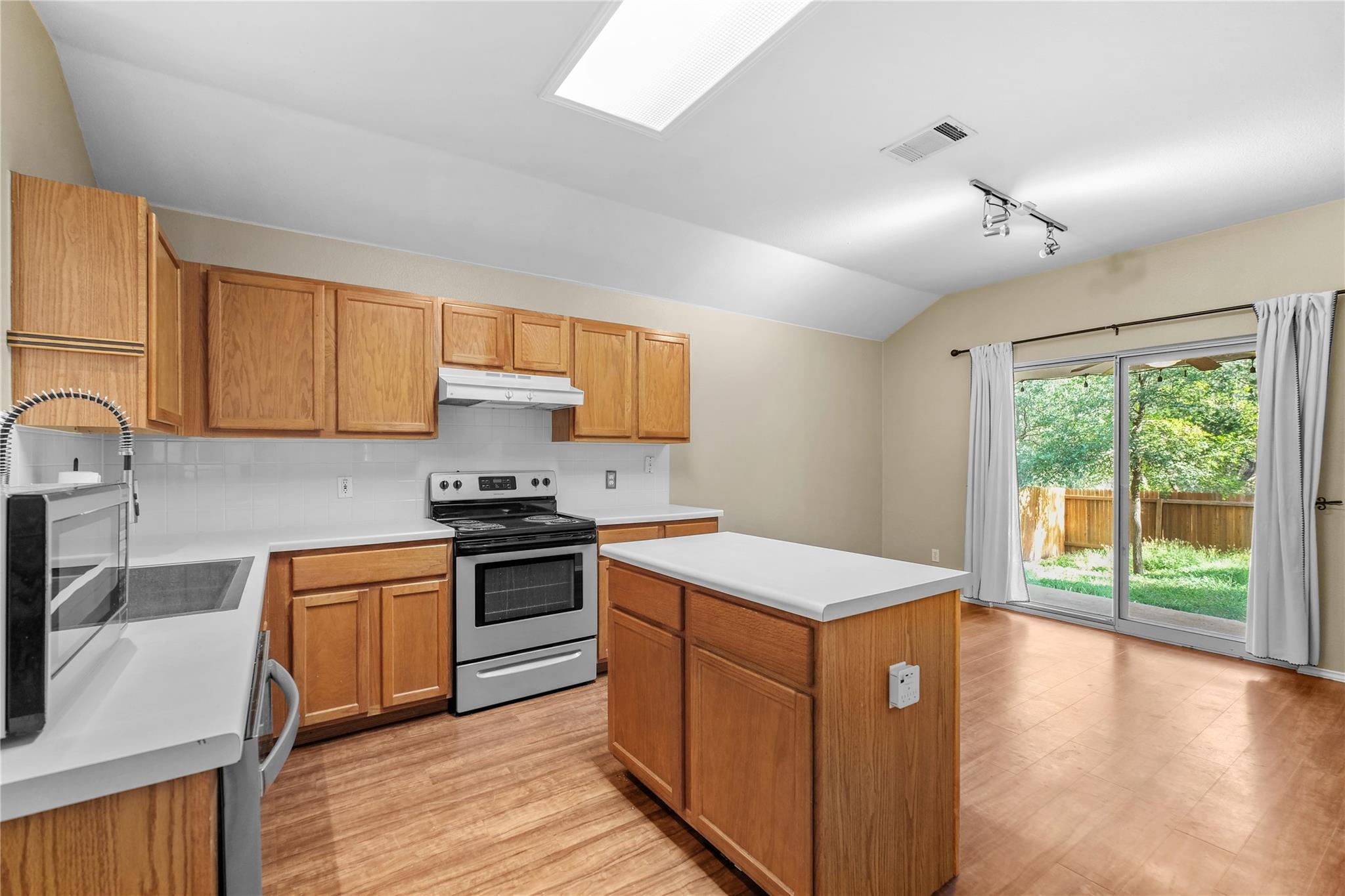 1005  Haleys Way Dr, photo 12