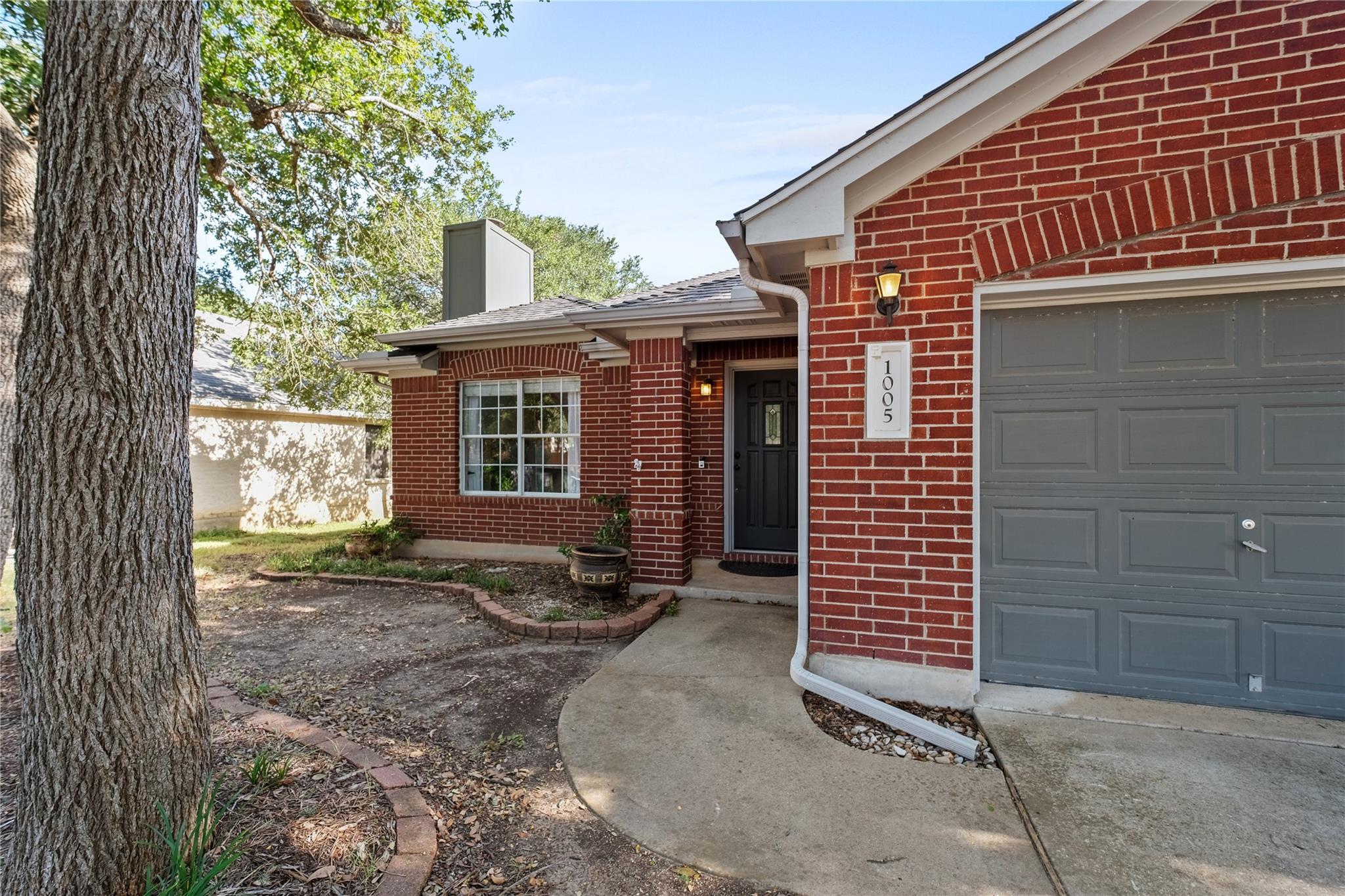 1005  Haleys Way Dr, photo 3