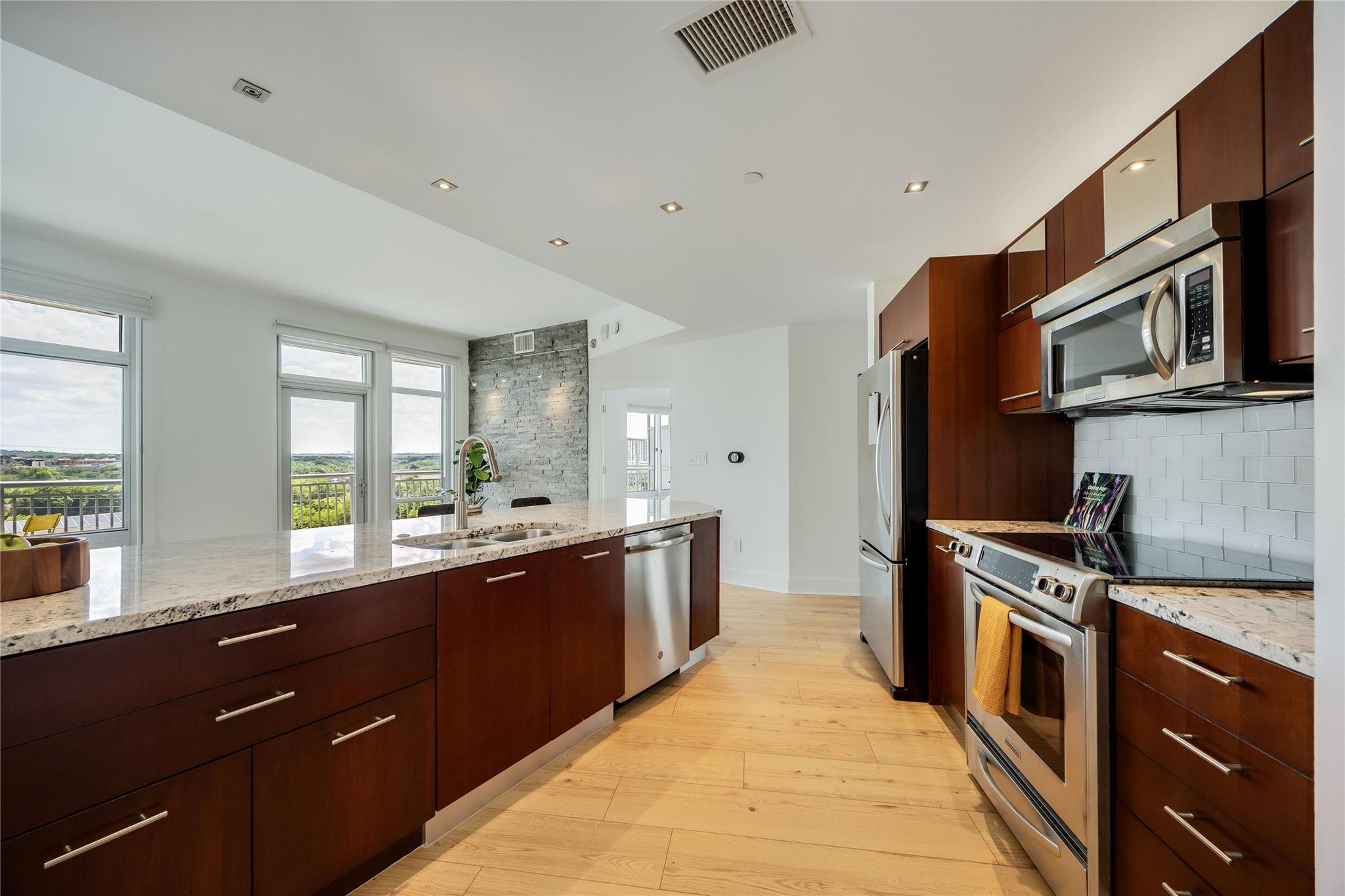 603  Davis St  #811, photo 11