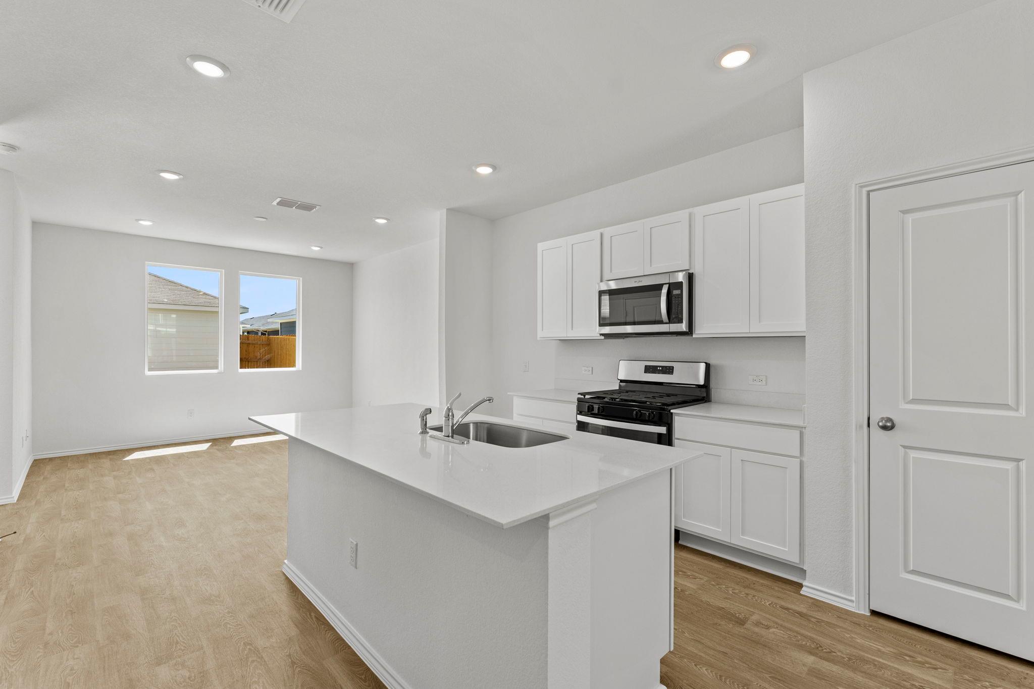 304 Constanza Trl photo 7