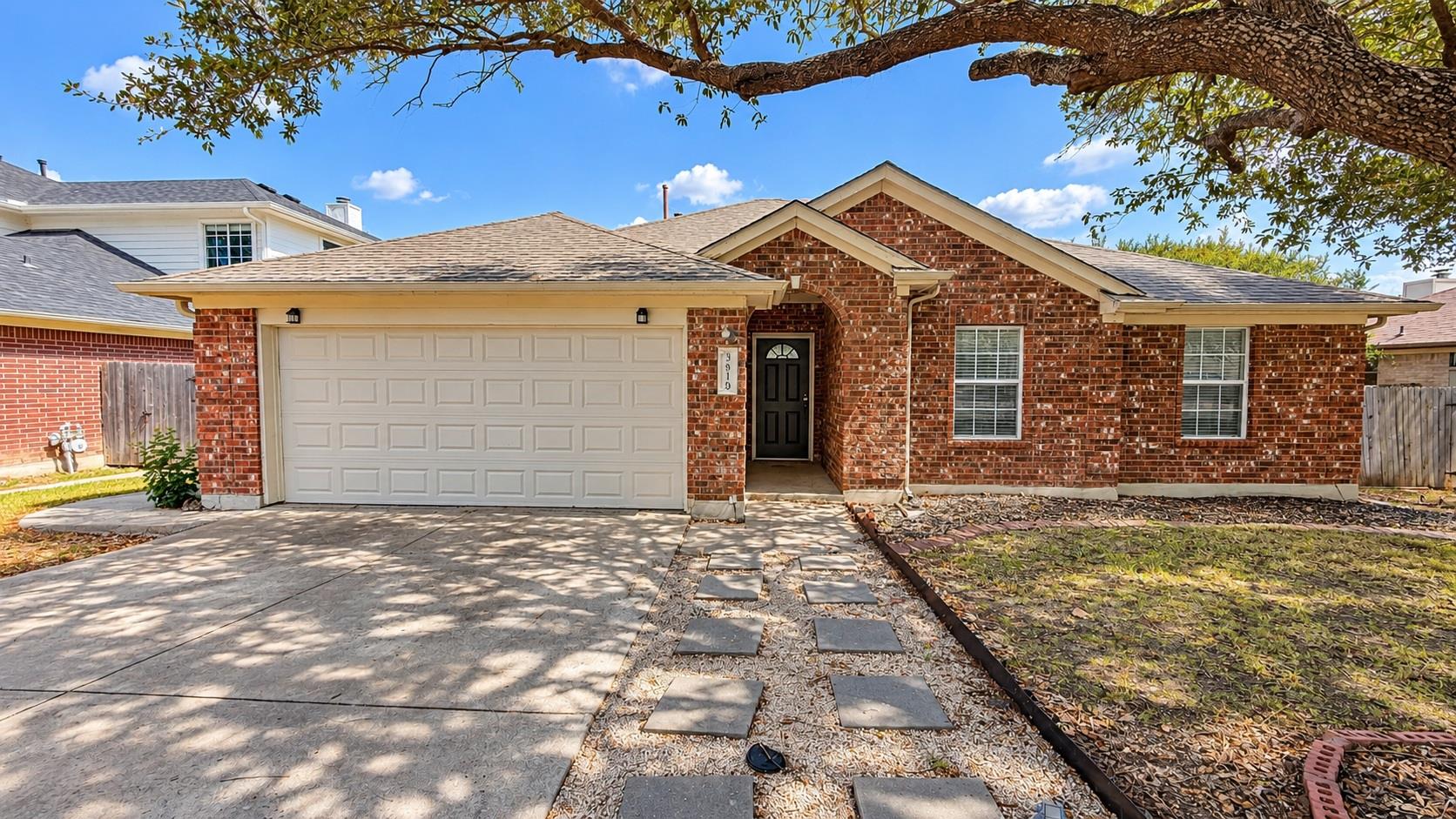 3819  Eagles Nest St, photo 2