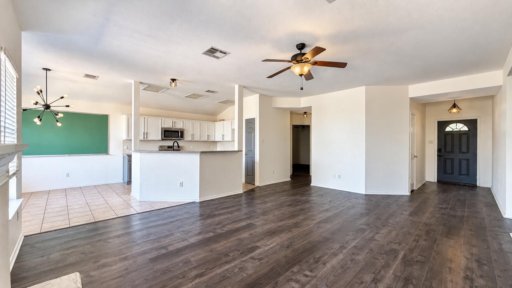 3819  Eagles Nest St, photo 4