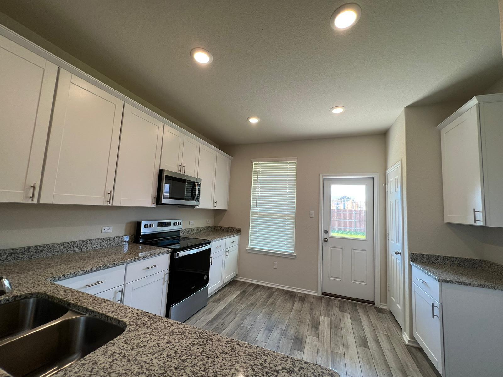 40  Pacific Loon St, photo 2