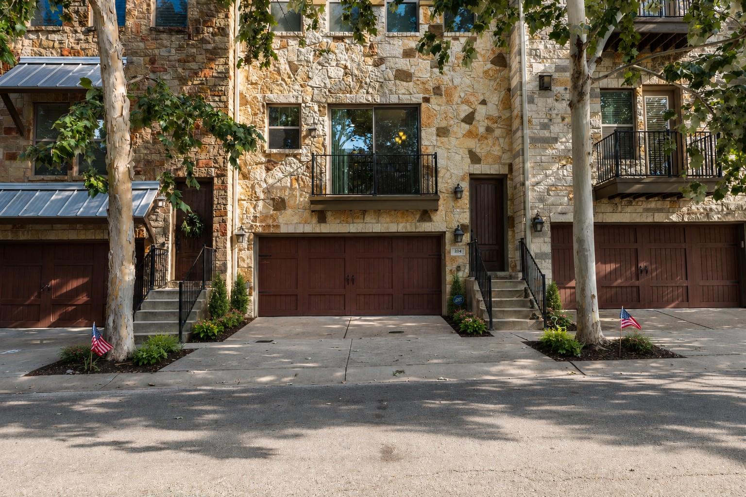 204  Adams St, photo 2