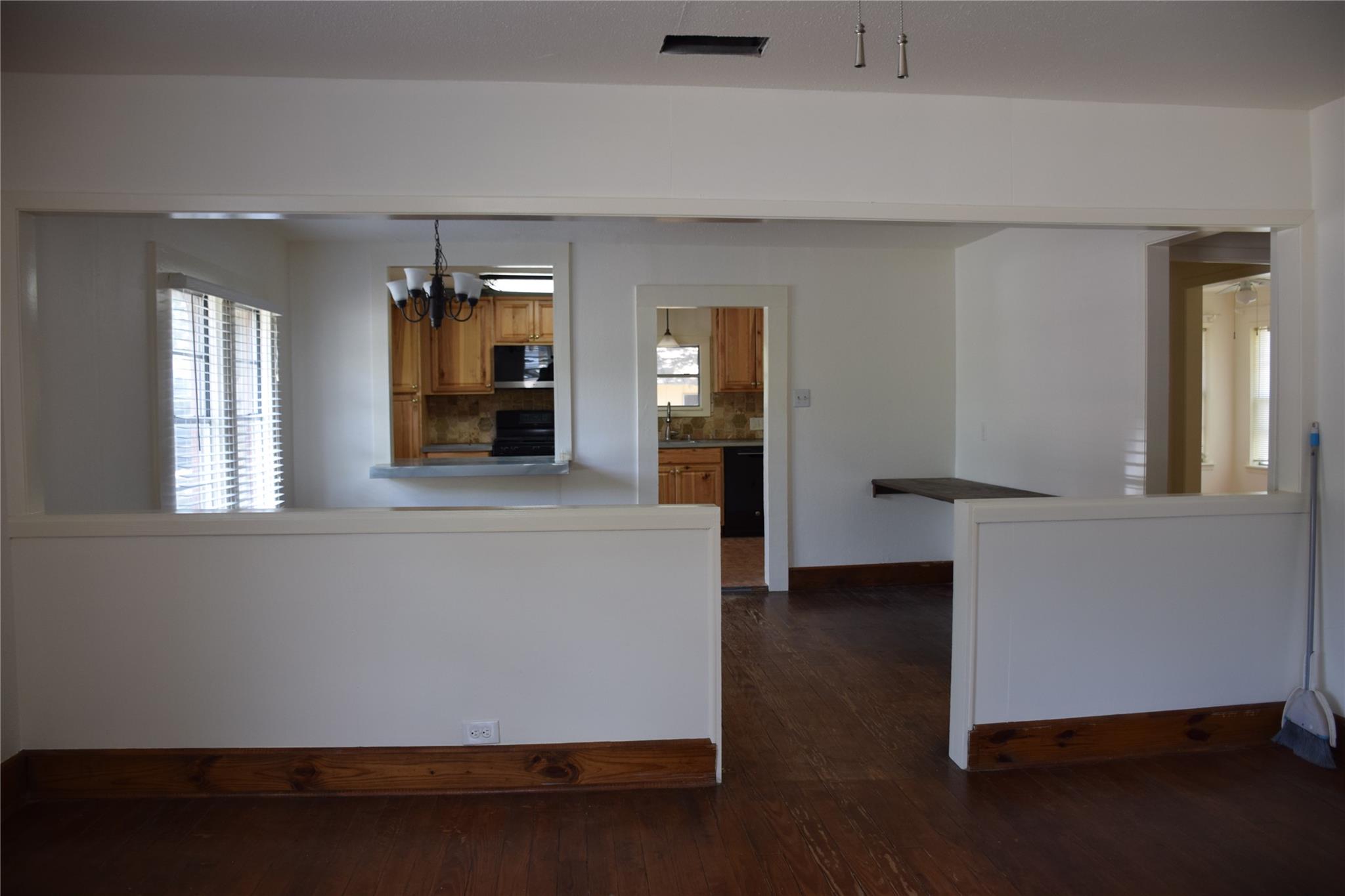 1601 S Pine St, photo 11