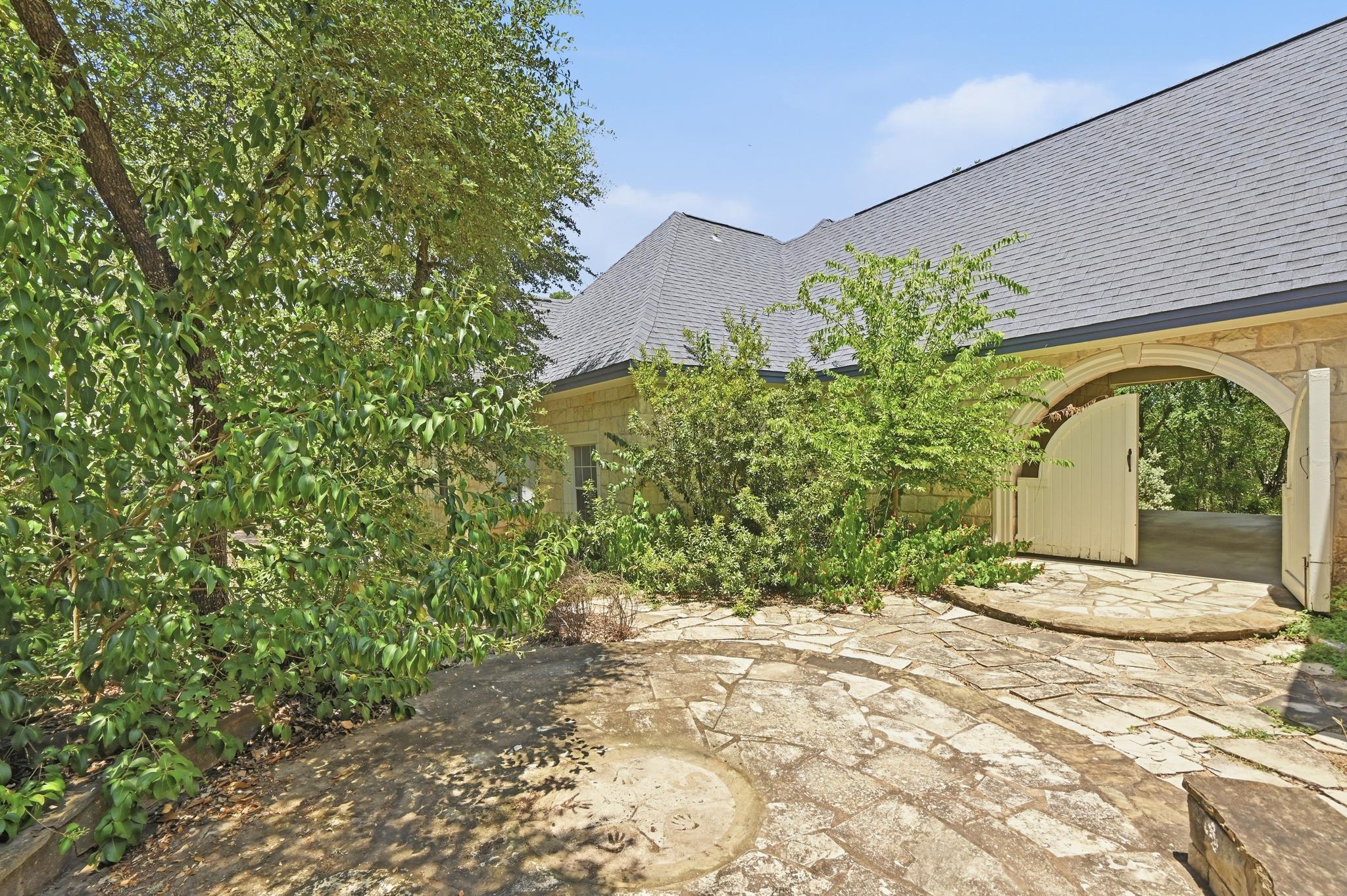 850  Jerrys Ln, photo 3