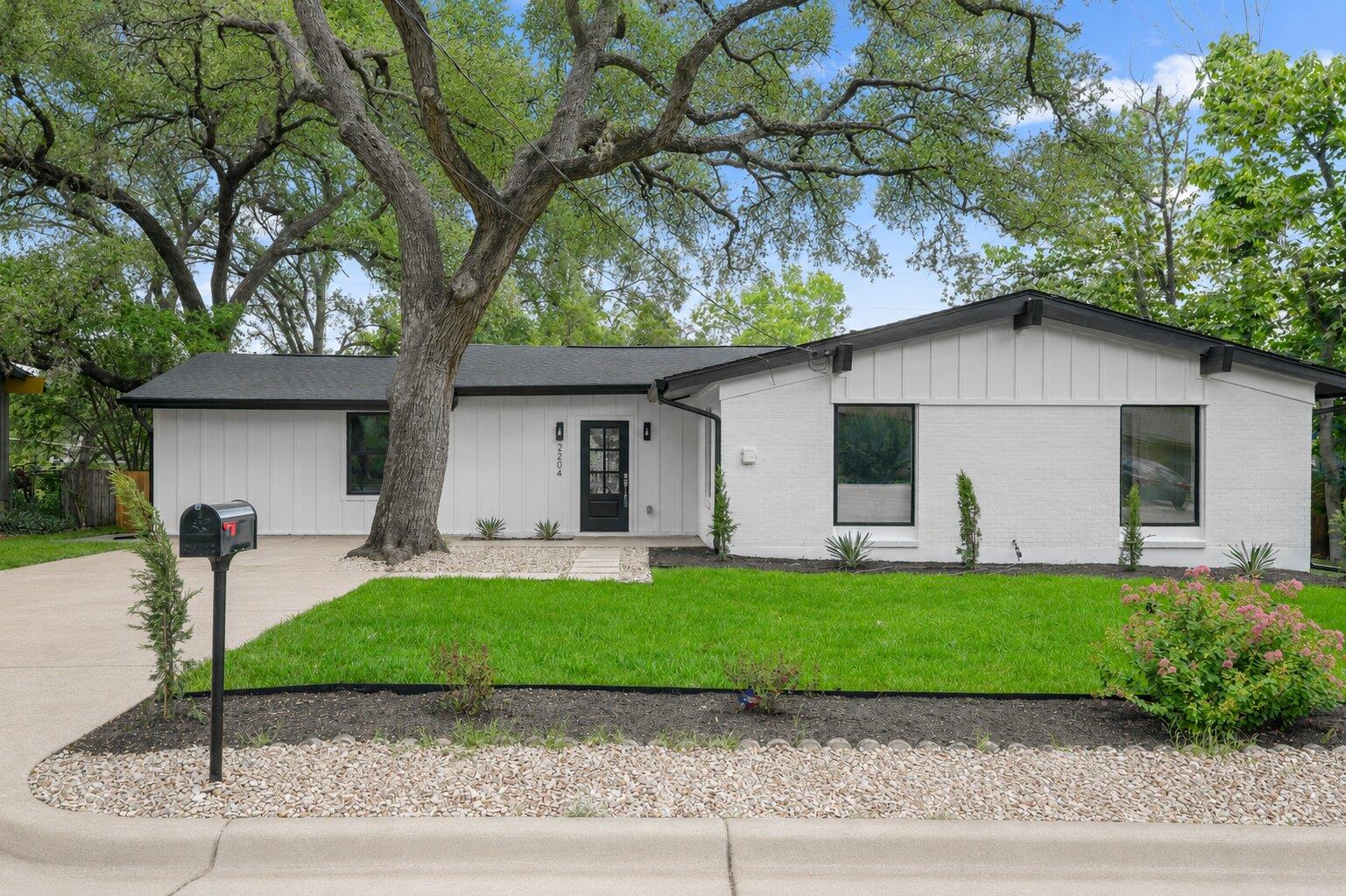 2204  Fair Oaks Dr, photo 2