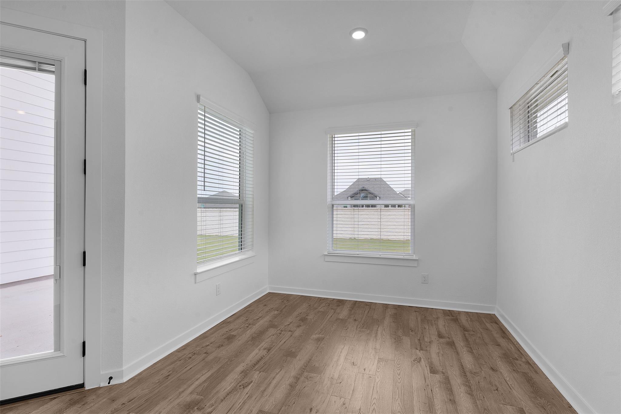 404  Veneta Ln, photo 11