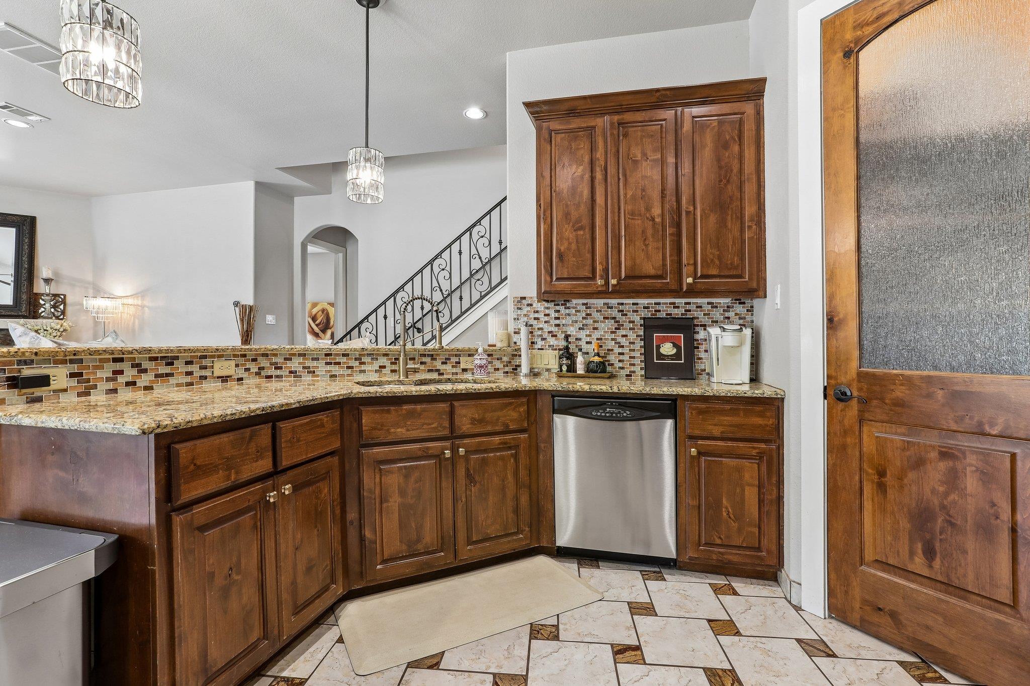15204  Canary St, photo 10