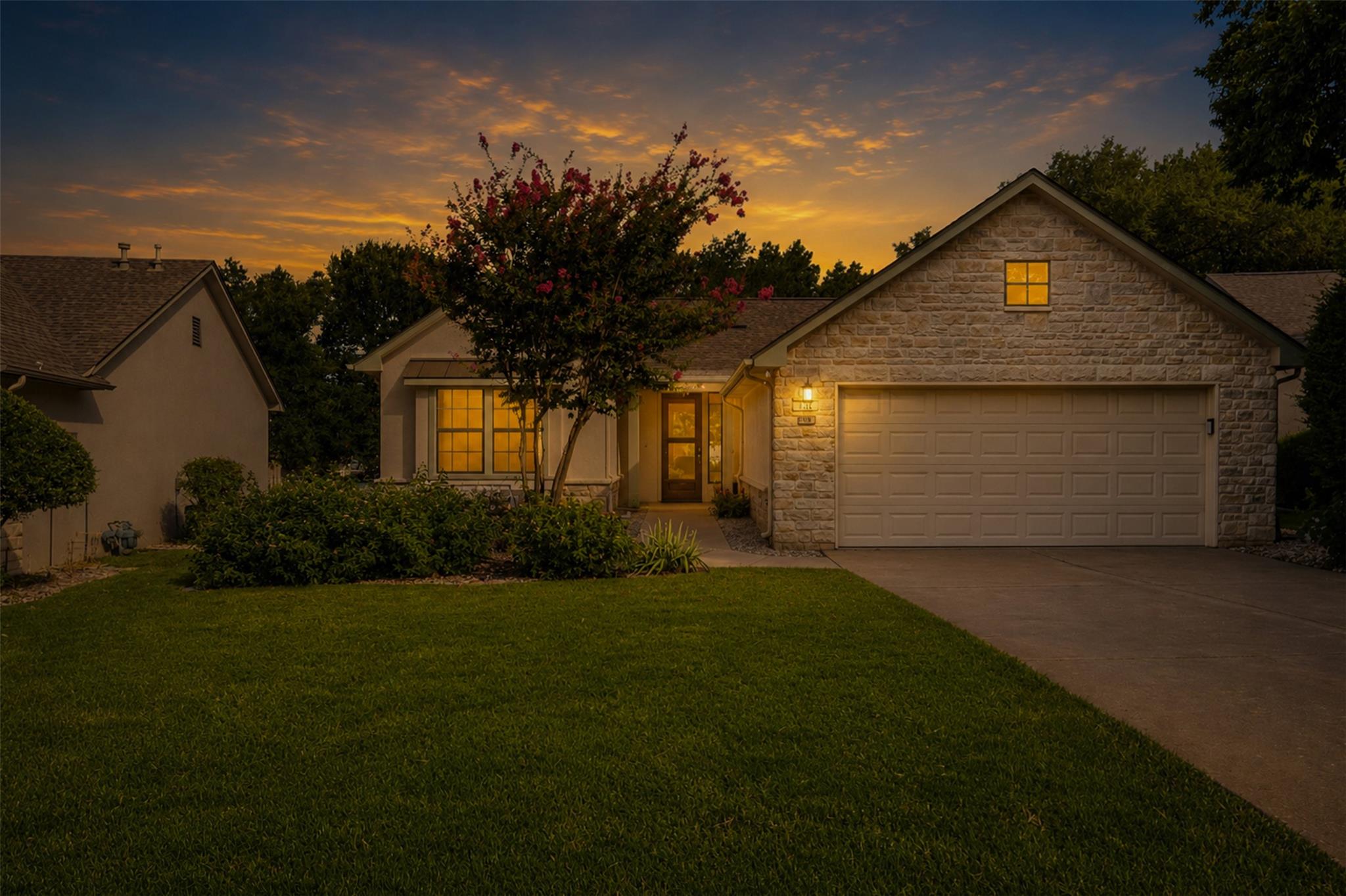 113  Larkspur Ln, photo 2