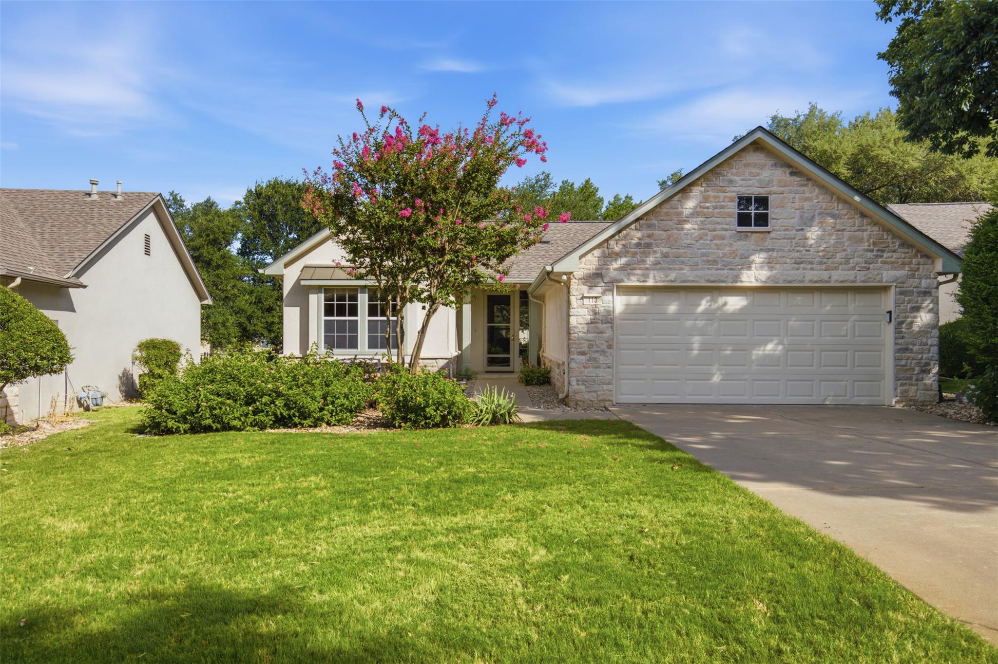 113  Larkspur Ln, photo 3