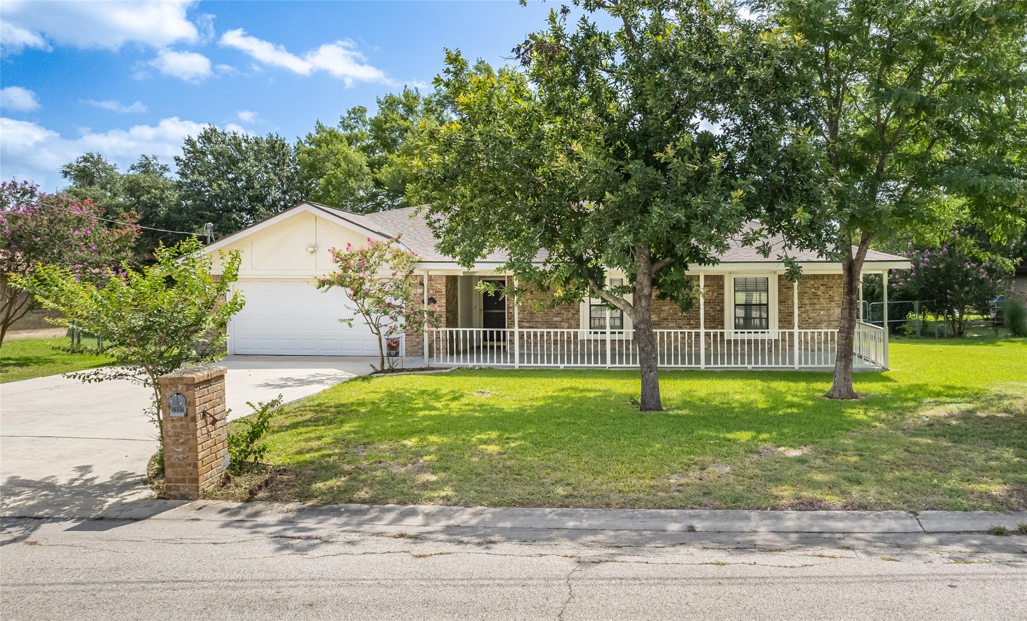 1237  Oleander Dr, photo 3