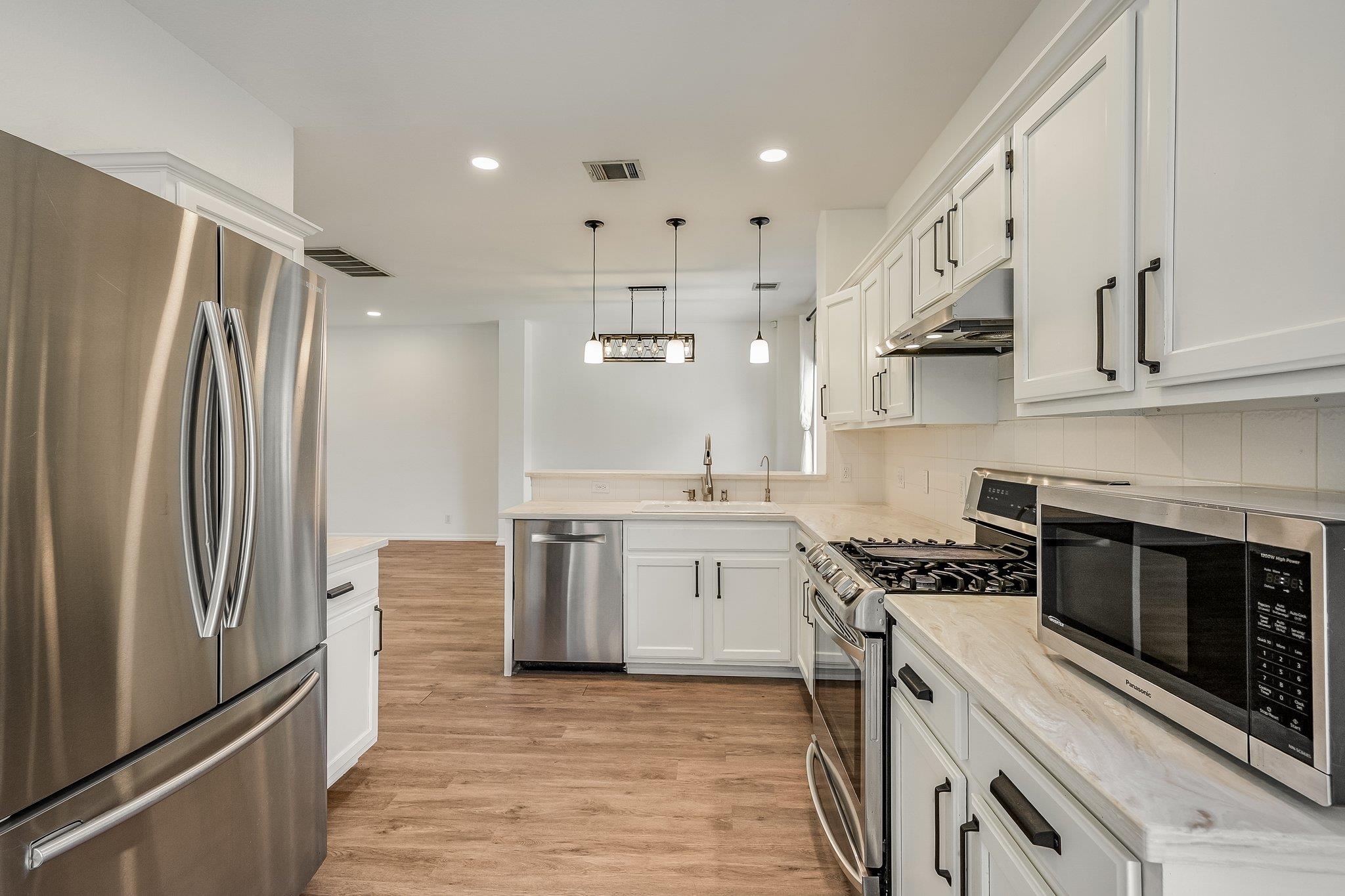 537  Roseberry St, photo 4