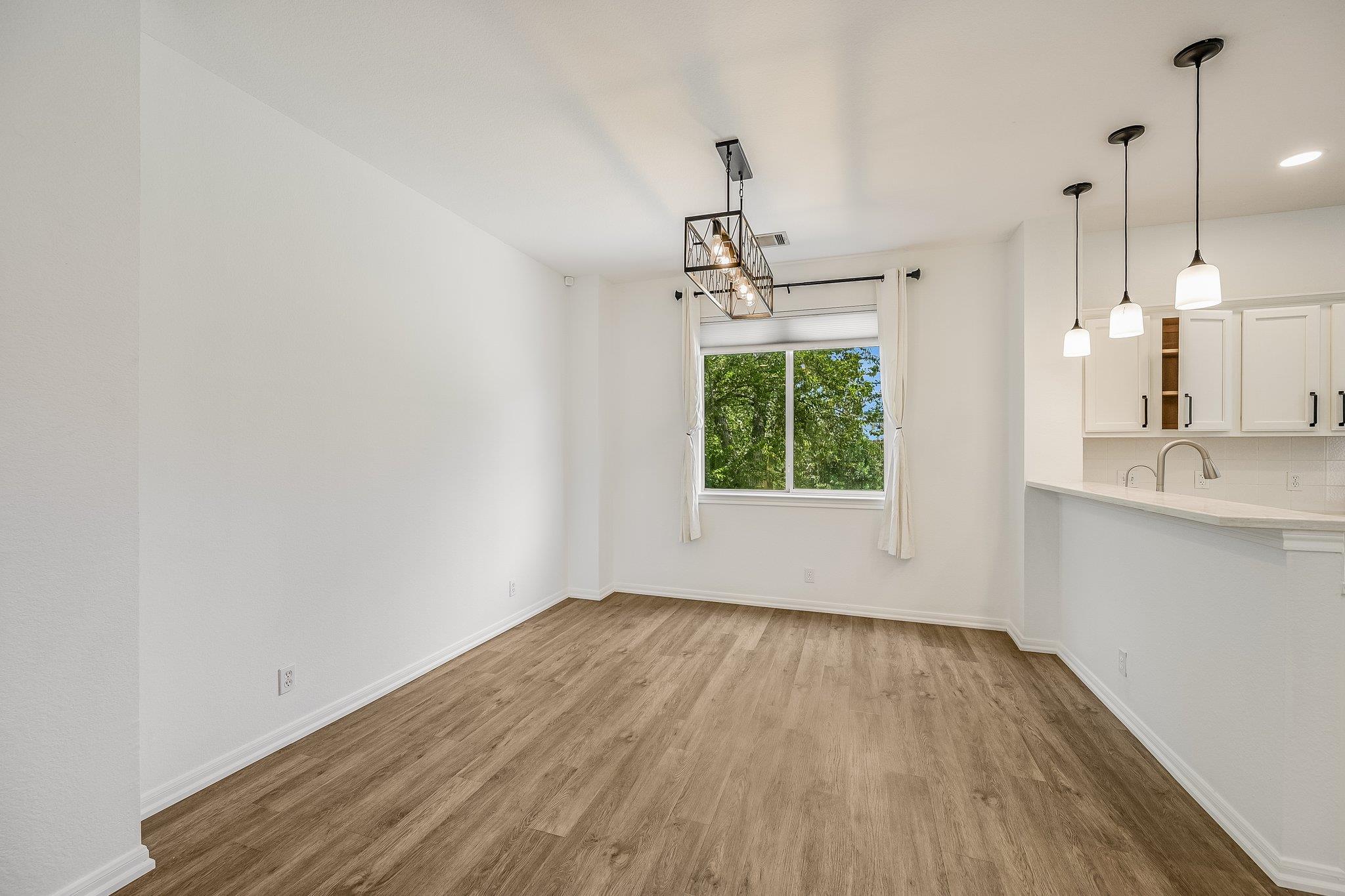 537  Roseberry St, photo 7