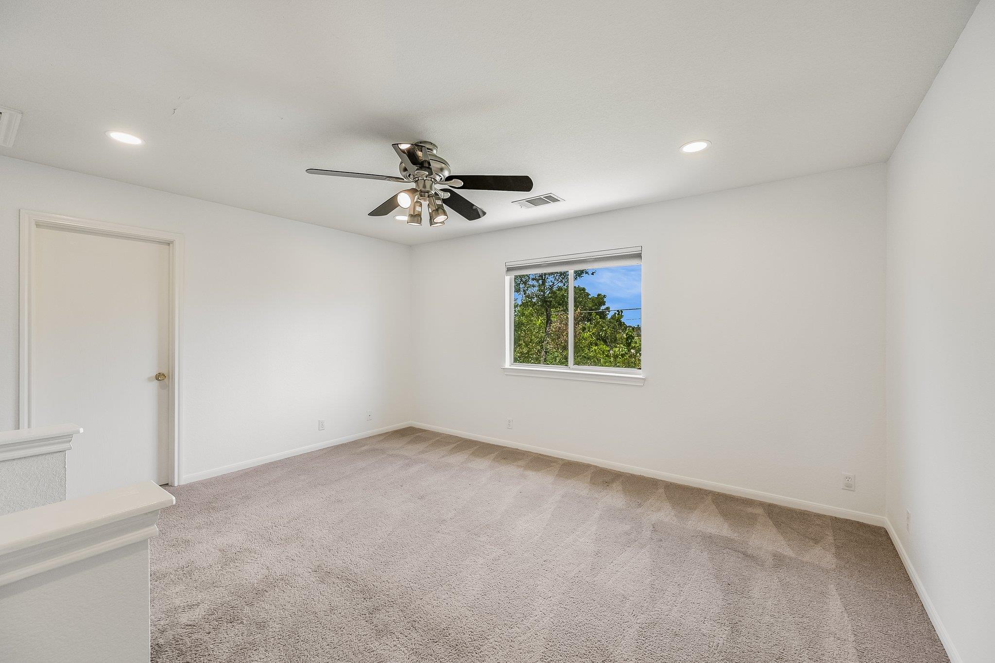 537  Roseberry St, photo 9