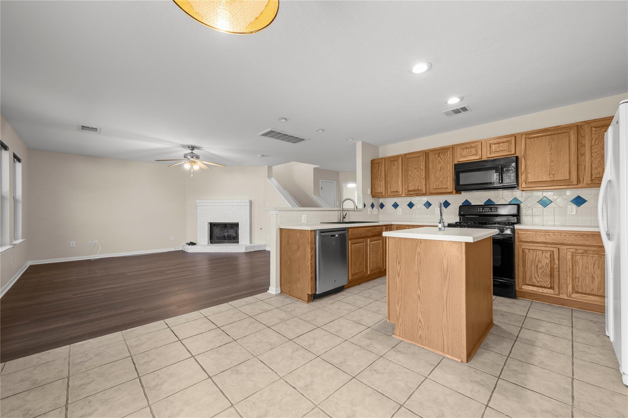 1481  Newbury St, photo 12