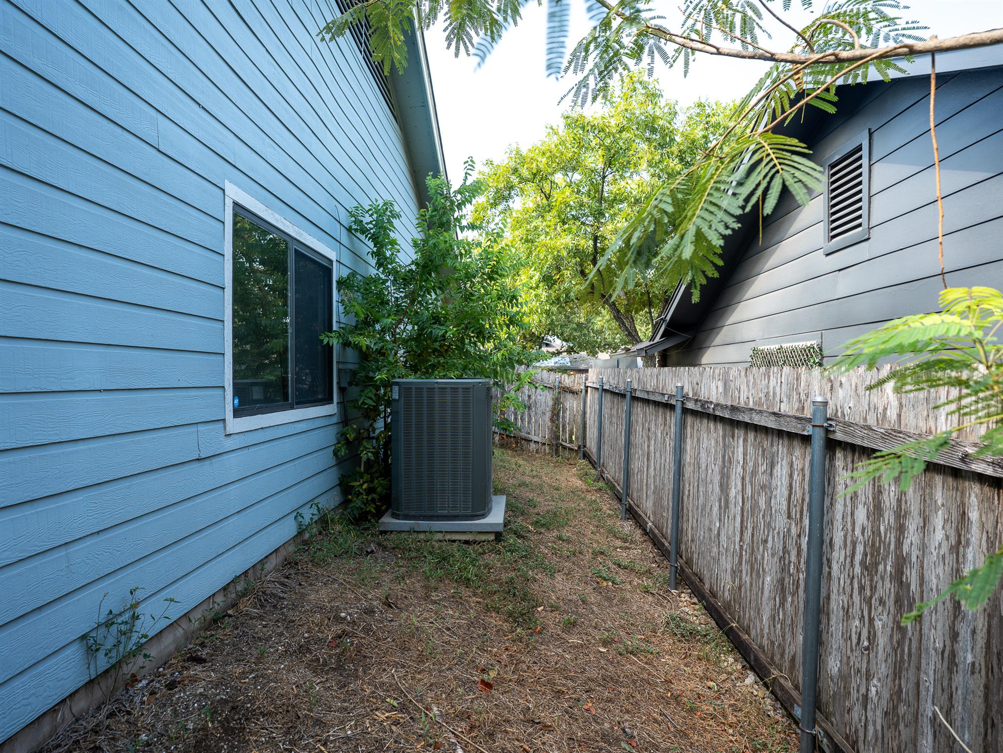 1404  Manford Hill Dr, photo 6