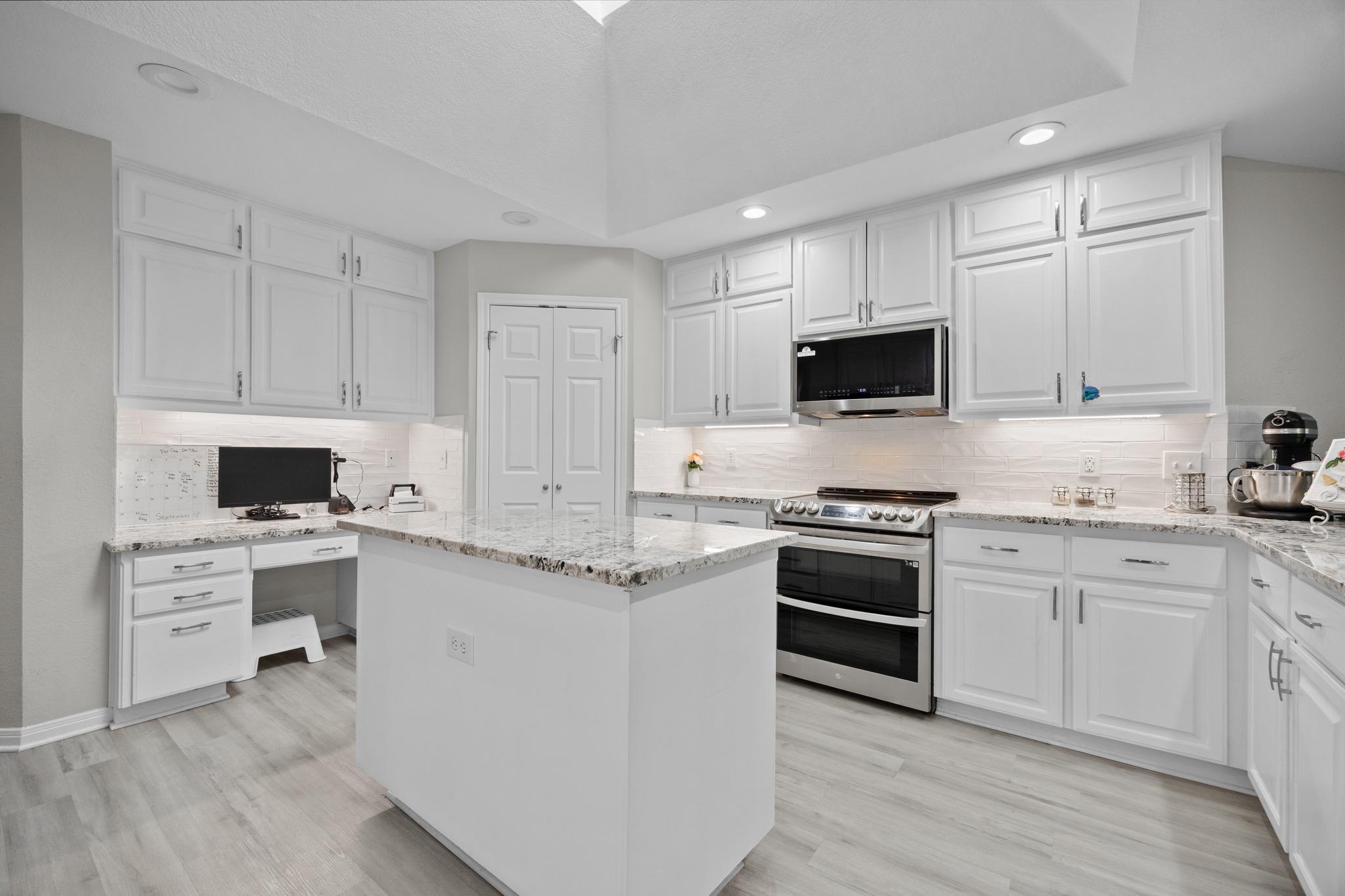 30112  Spyglass Cir, photo 11