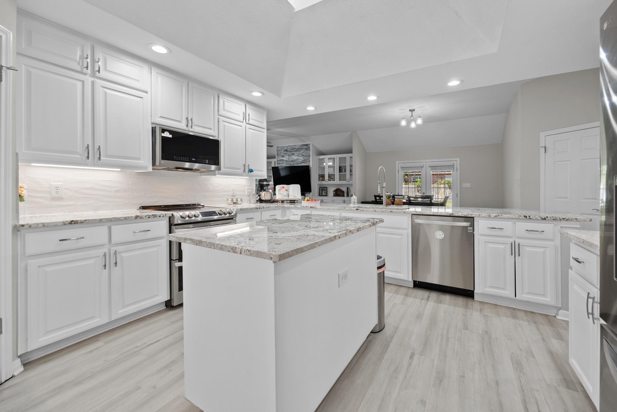 30112  Spyglass Cir, photo 10