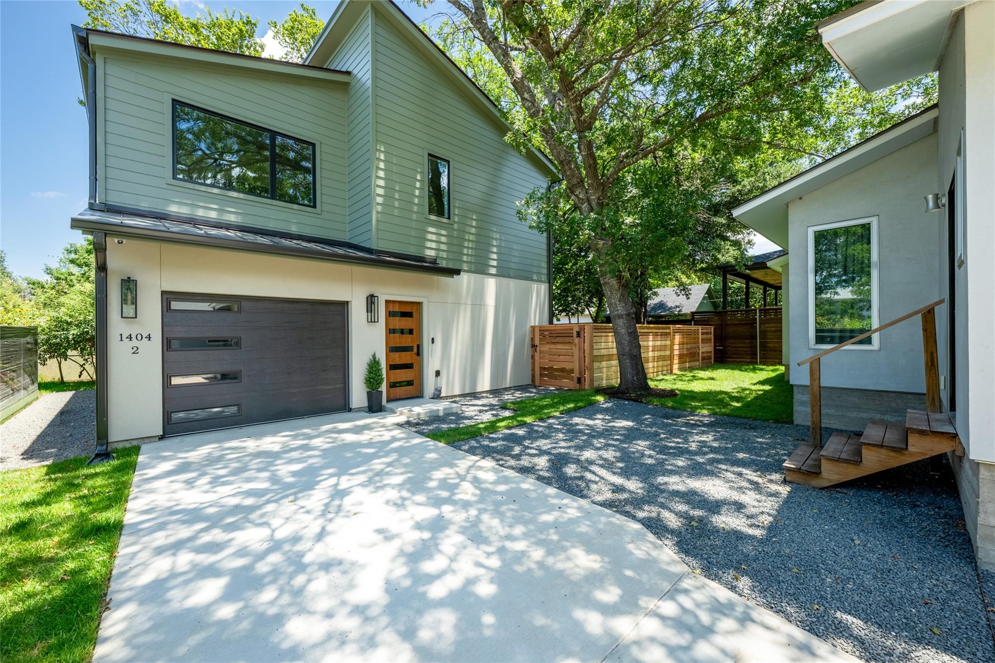 1404  Justin Ln, photo 2