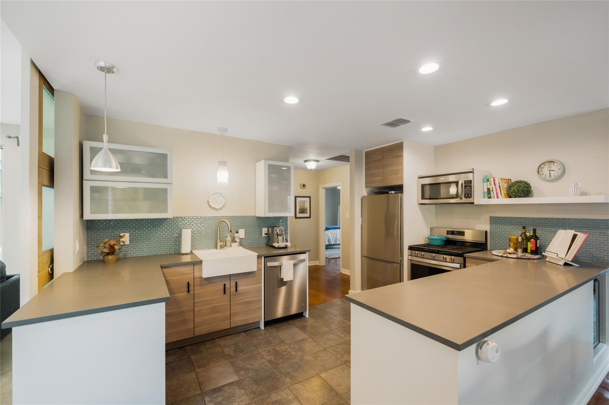 1404  Justin Ln, photo 8