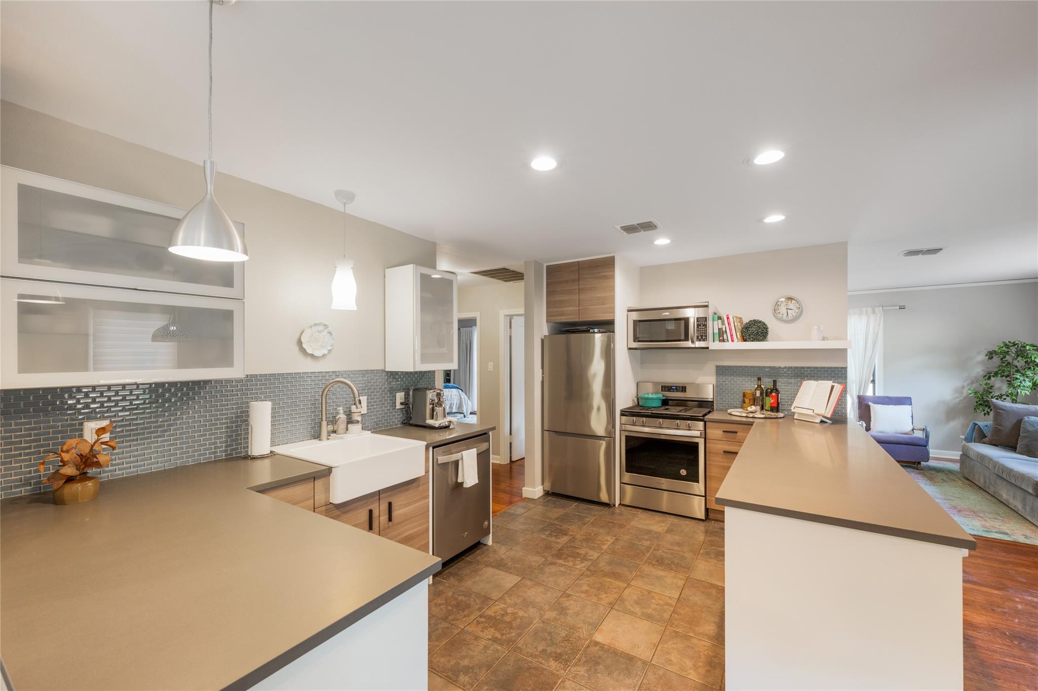 1404  Justin Ln, photo 9