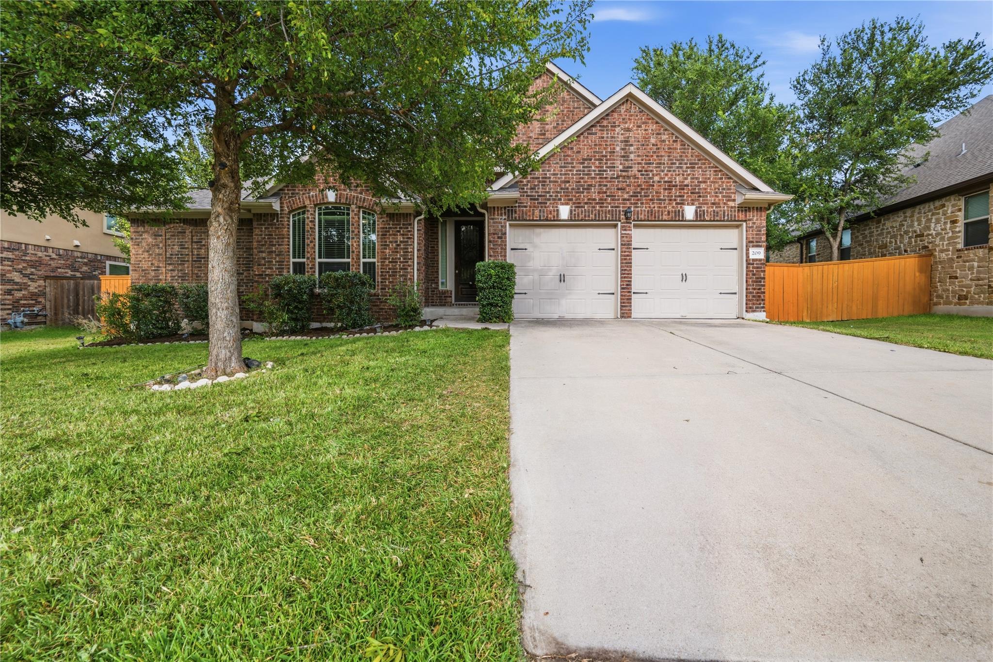 209  Monahans Dr, photo 2