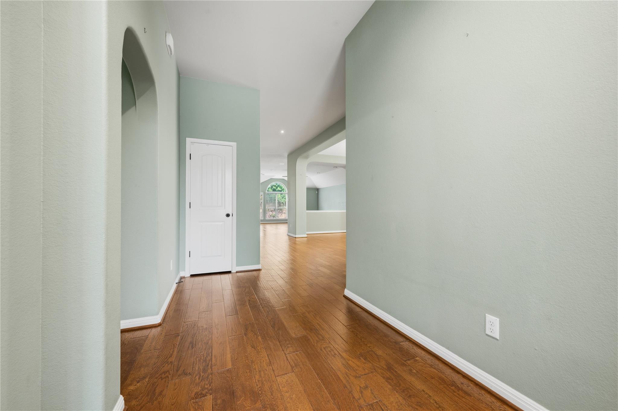 209  Monahans Dr, photo 3