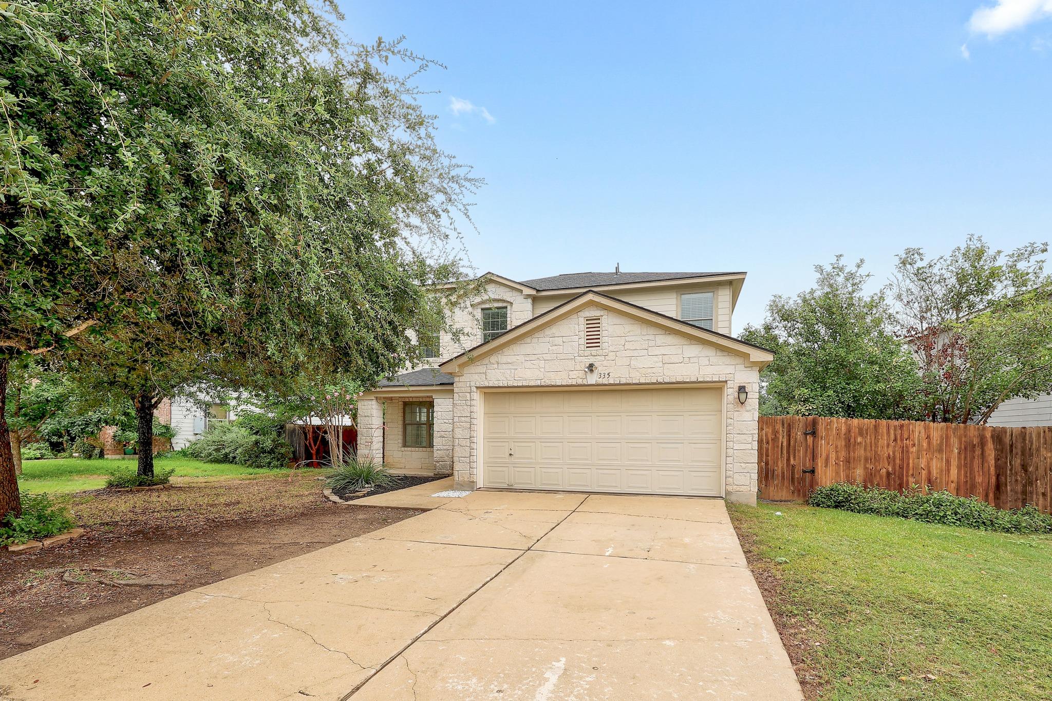 335  Mistletoe Ln, photo 2