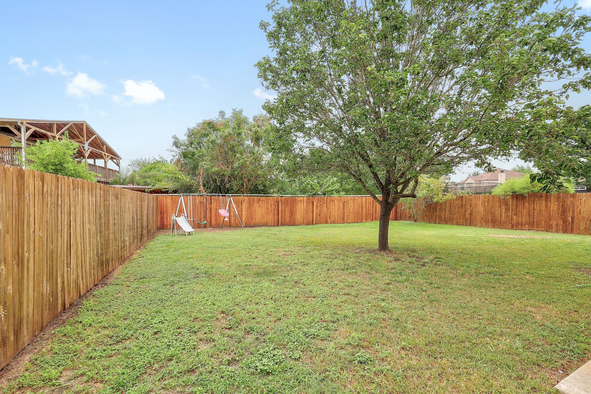 335  Mistletoe Ln, photo 3
