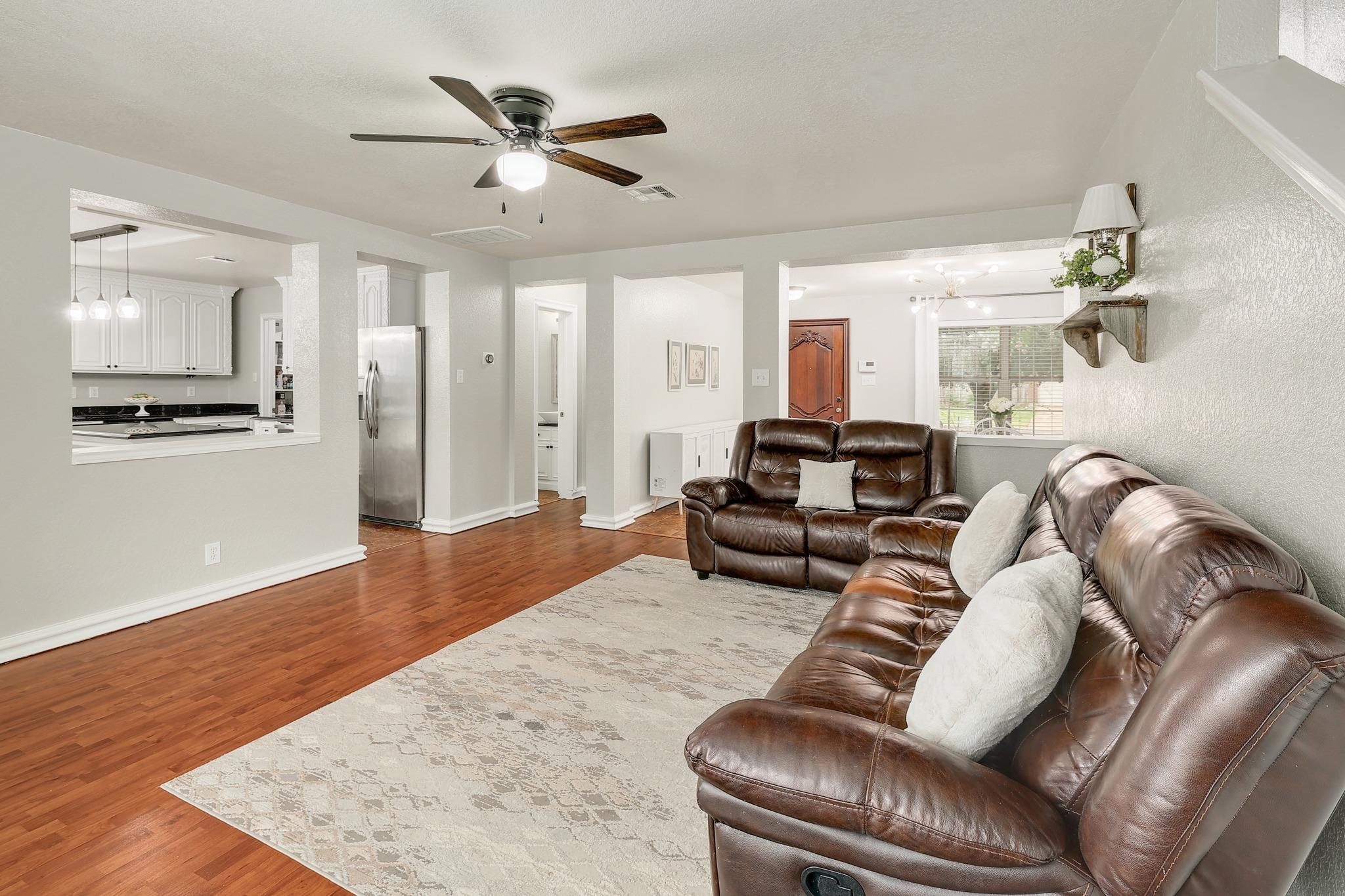 335  Mistletoe Ln, photo 4