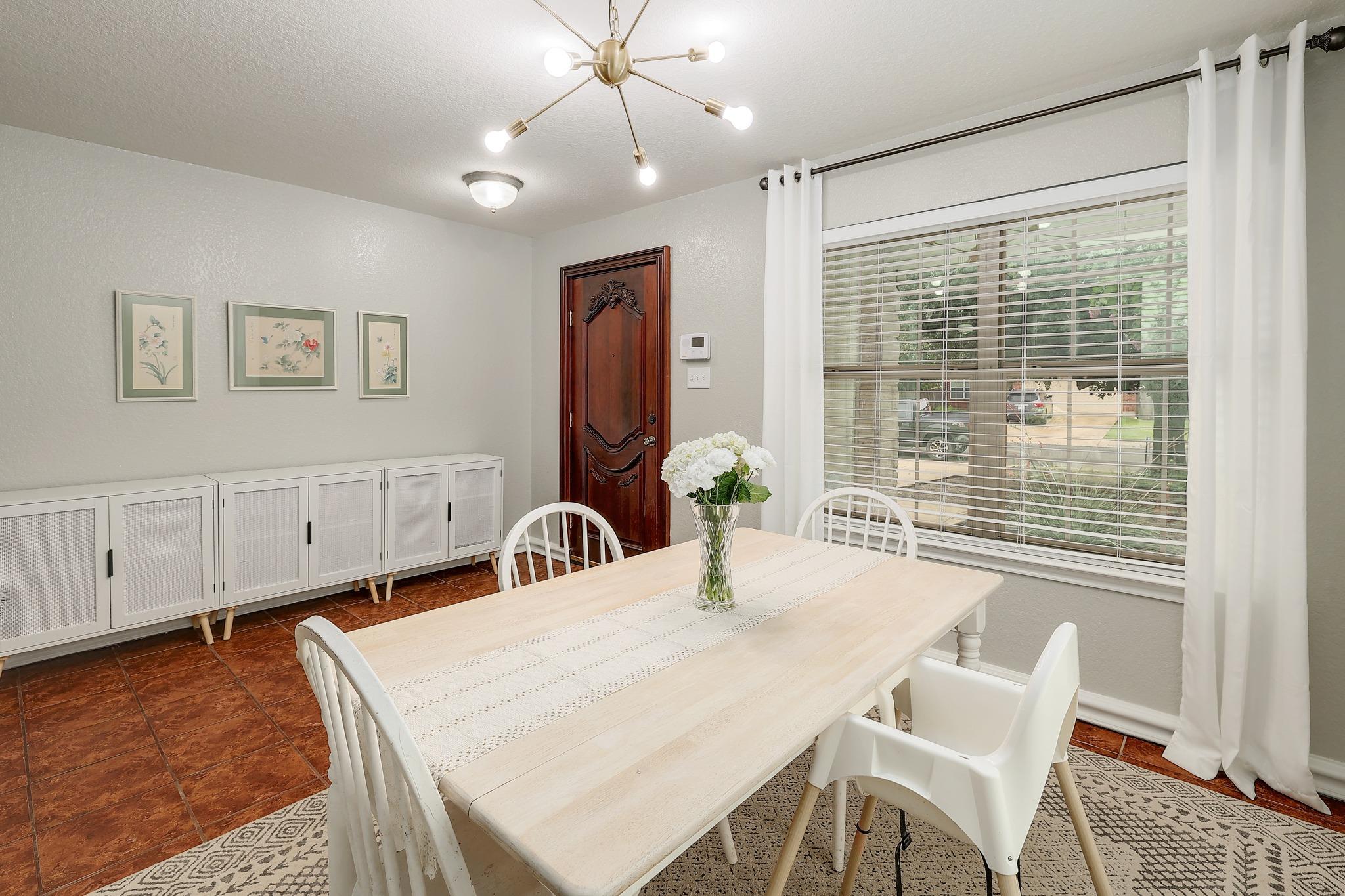 335  Mistletoe Ln, photo 9