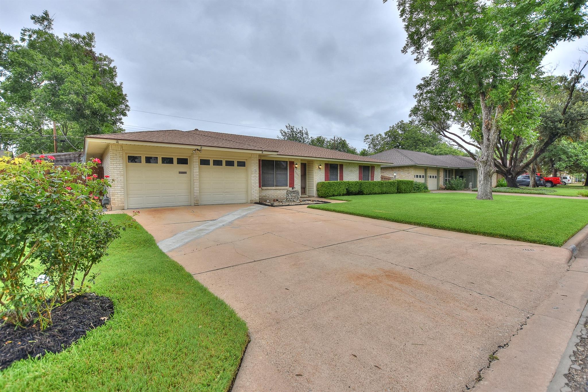 2200  Kenbridge Dr, photo 2
