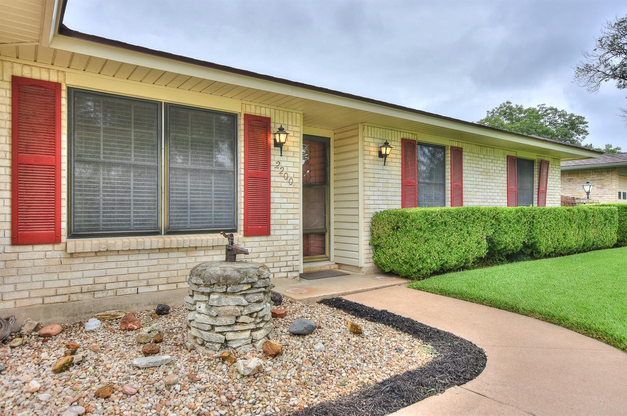 2200  Kenbridge Dr, photo 3