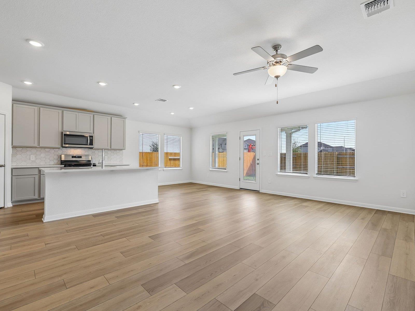 160  Coopers Hawk Crst, photo 3