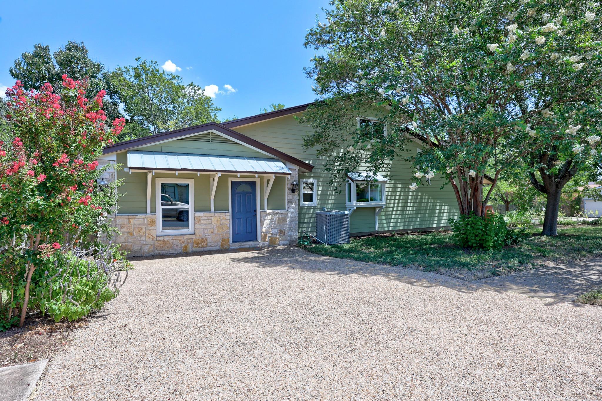 1910  Mirabeau St, photo 2