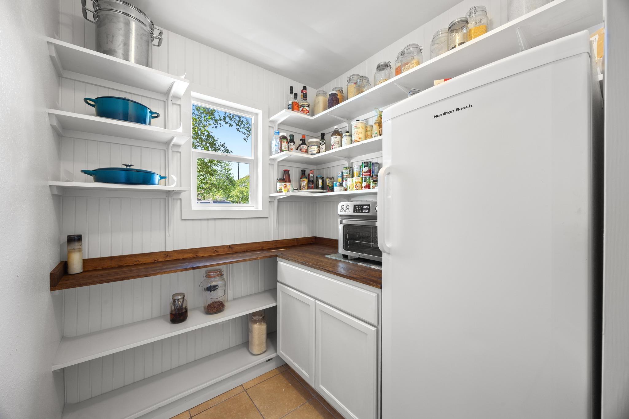 1910  Mirabeau St, photo 12