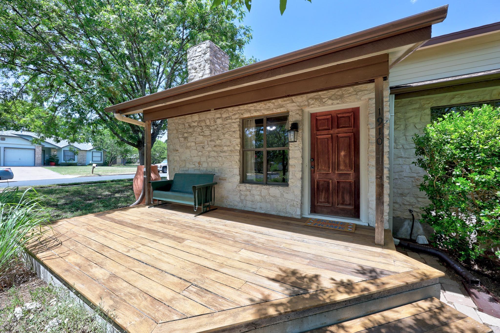 1910  Mirabeau St, photo 3