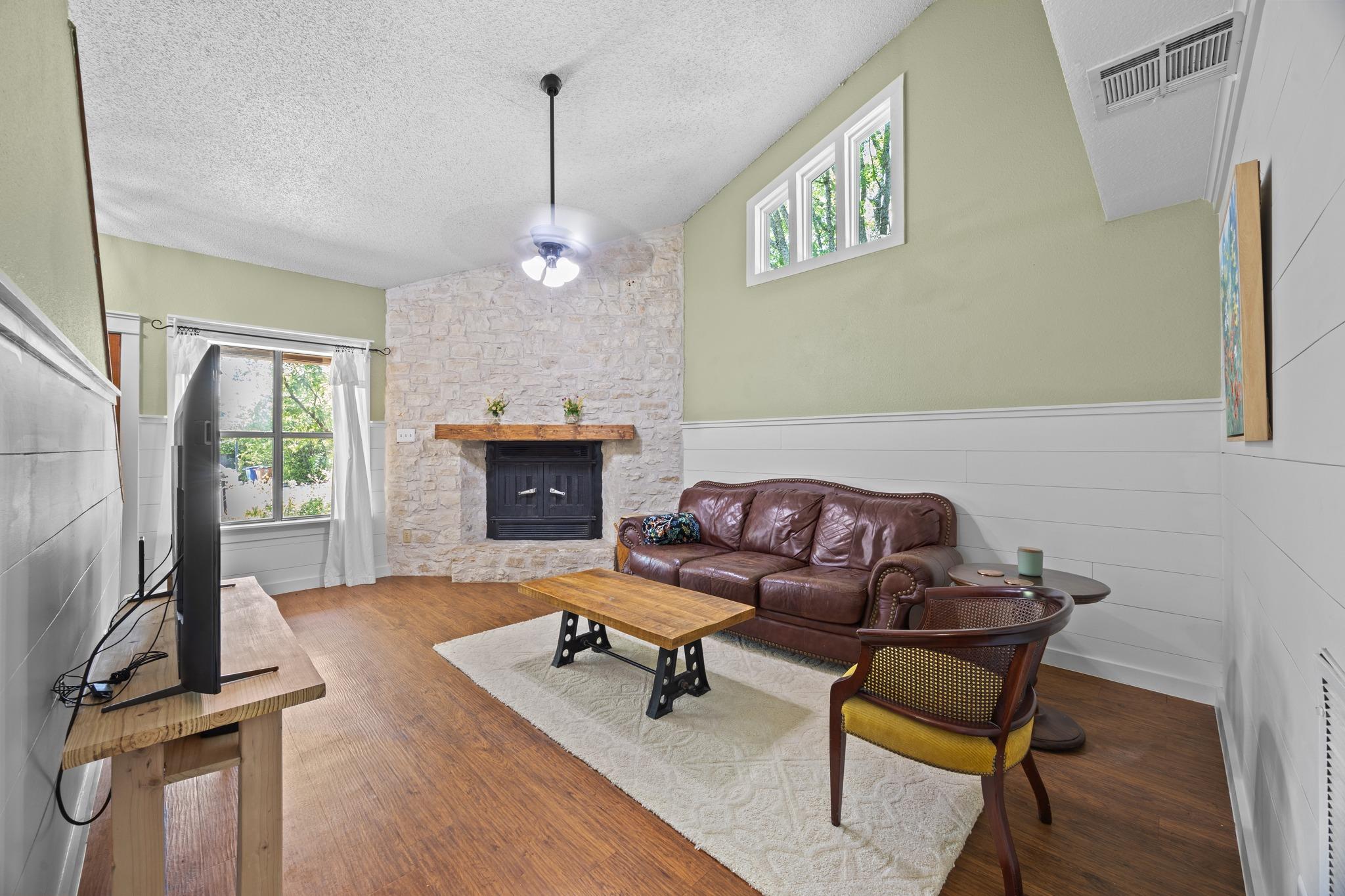 1910  Mirabeau St, photo 6