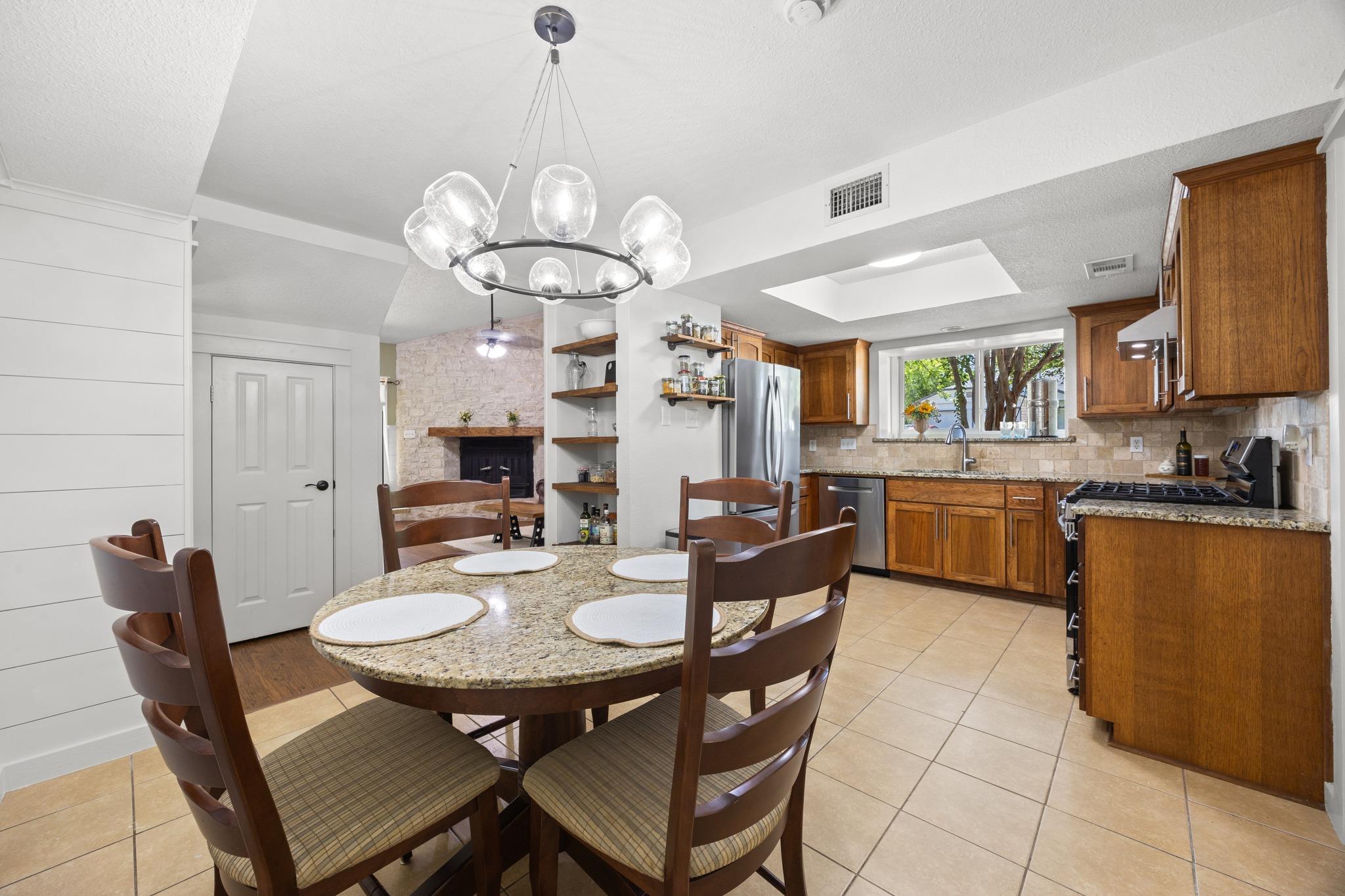 1910  Mirabeau St, photo 7