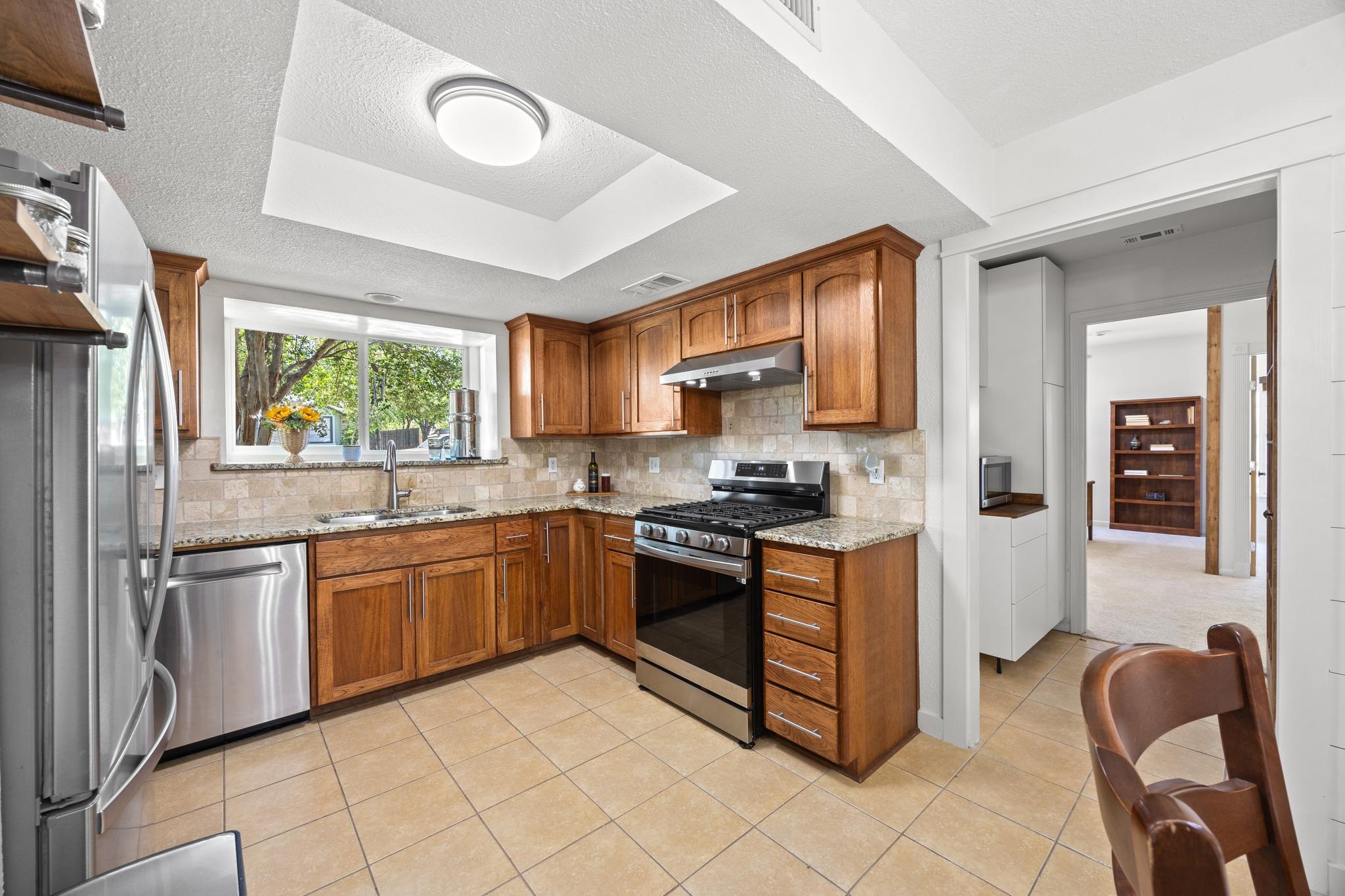 1910  Mirabeau St, photo 10