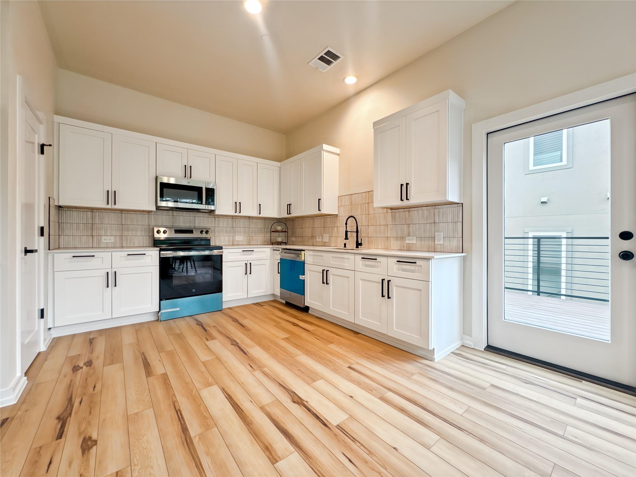 2309  Montopolis Dr  #8, photo 11