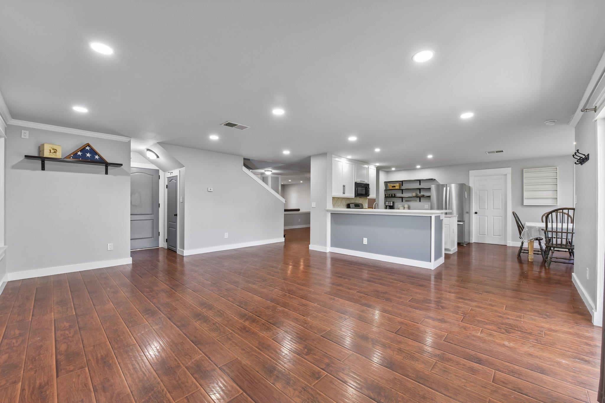 3821  Tailfeather Dr, photo 2