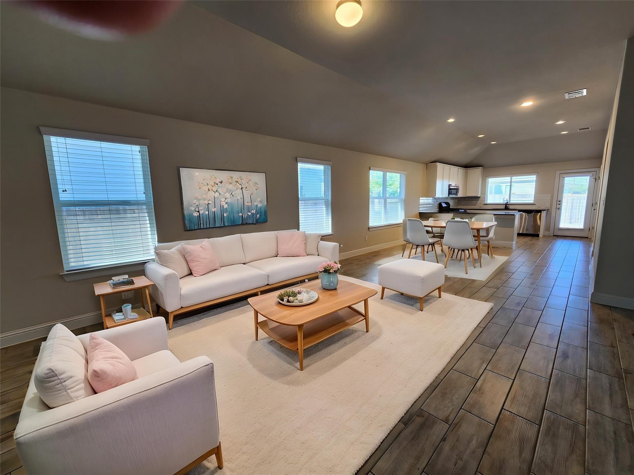 313  Gaida Loop Loop, photo 2