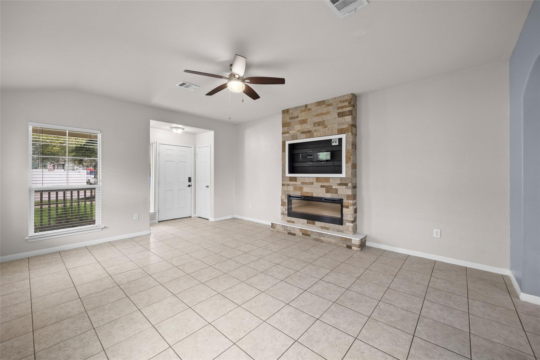 18519  Bandelier Dr, photo 6