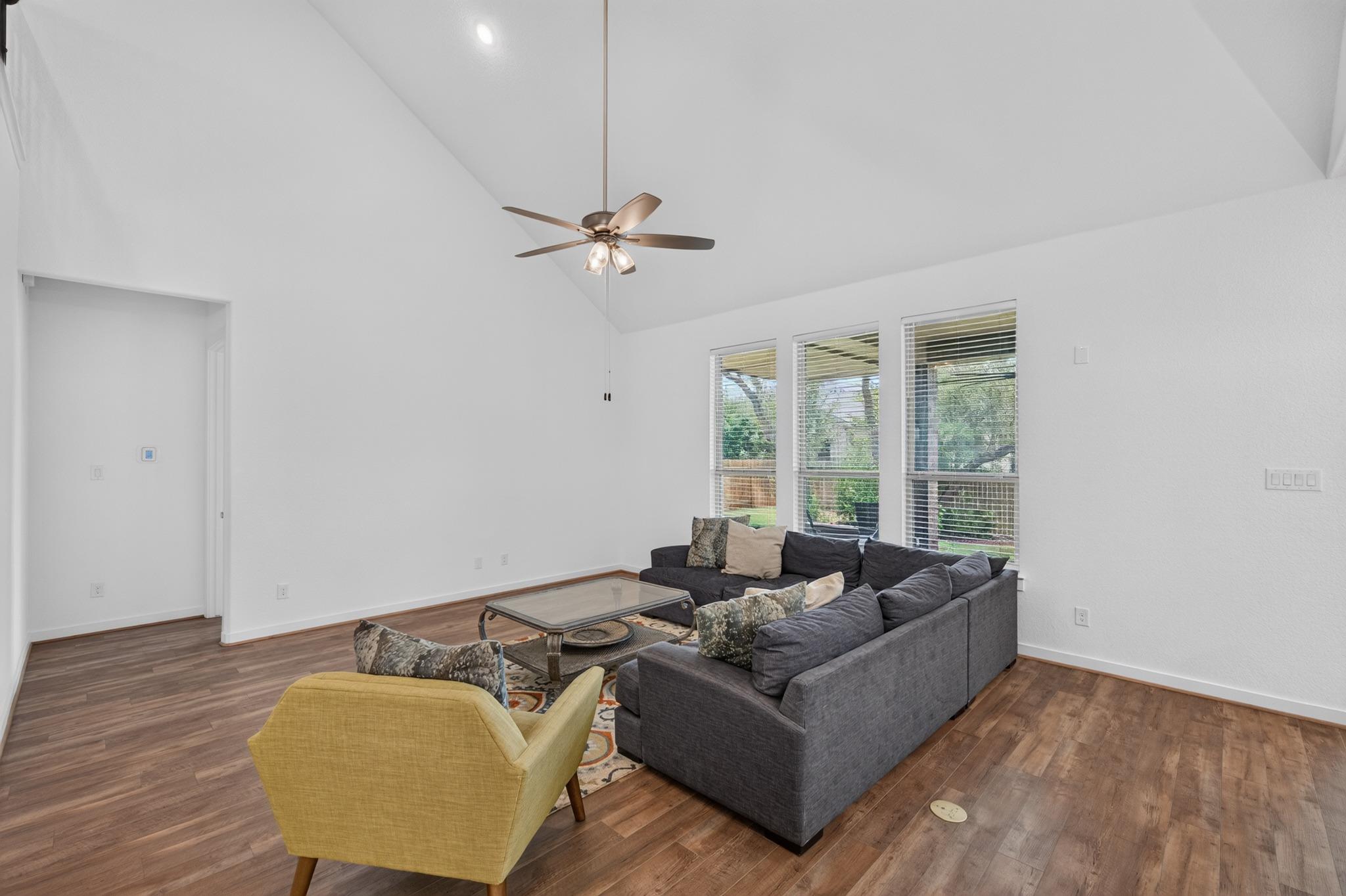 751  Whitetail Dr, photo 3