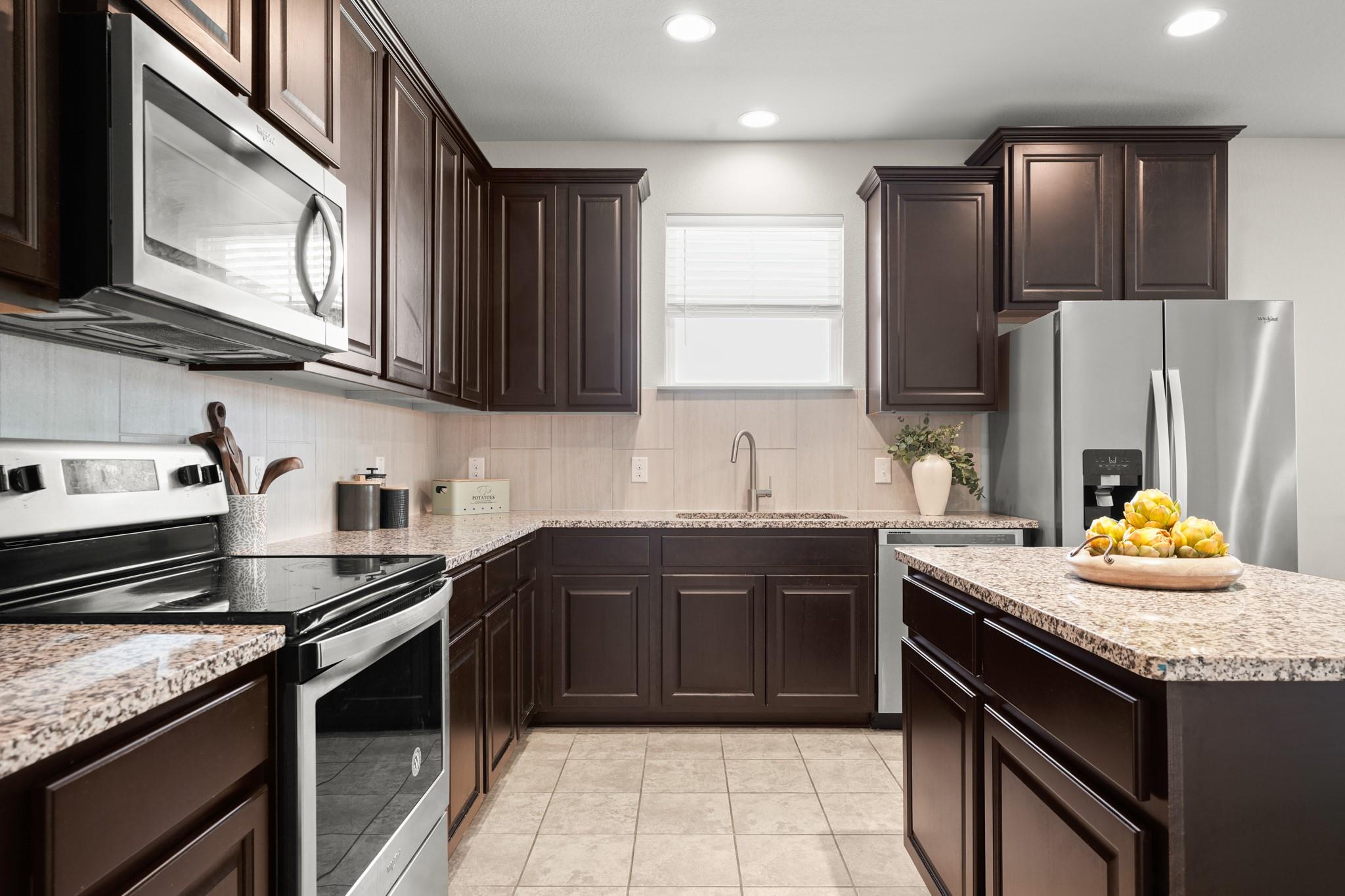 241 E Broade St, photo 6
