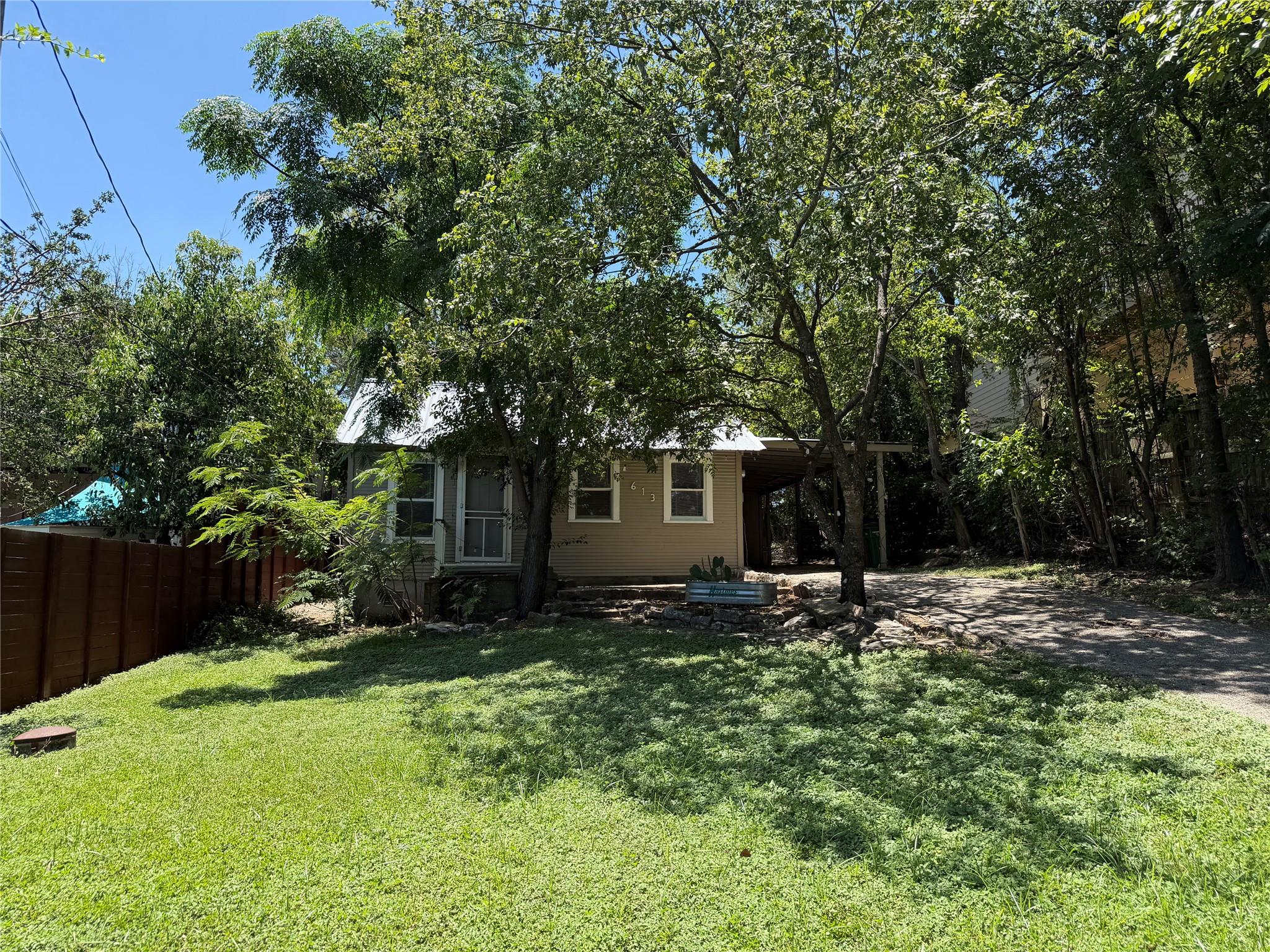 613  Peacock Ln, photo 12