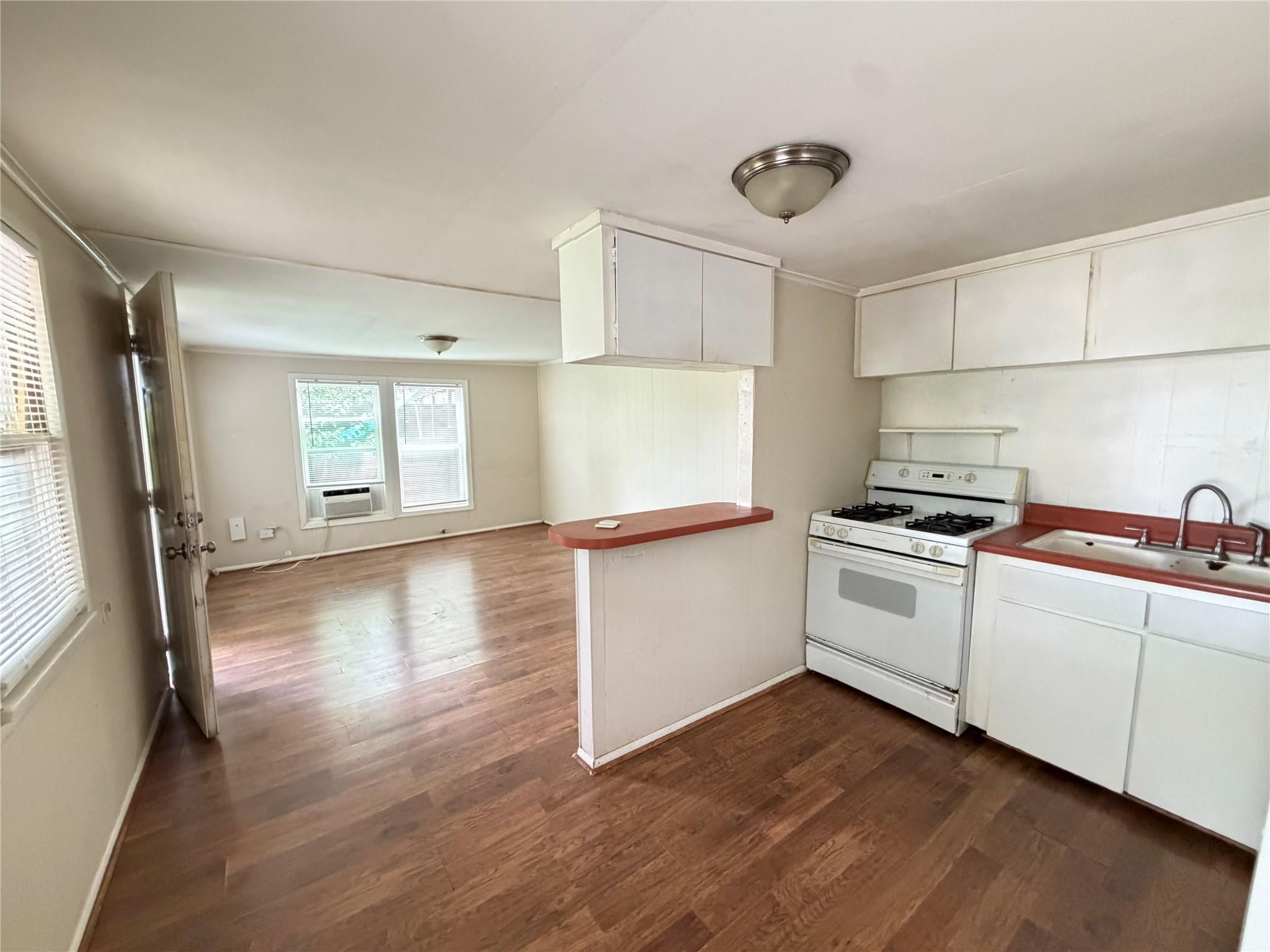 613  Peacock Ln, photo 3